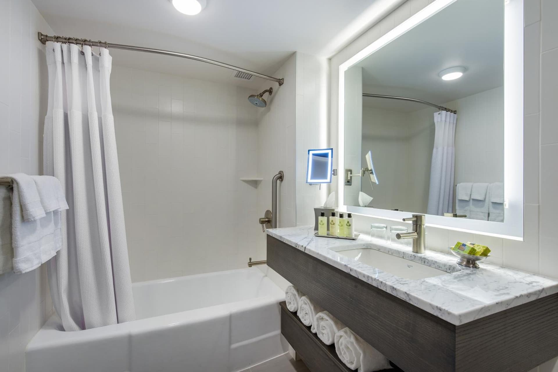 InterContinental St. Paul Riverfront by IHG interior in Saint Paul, MN — gallery photo 2