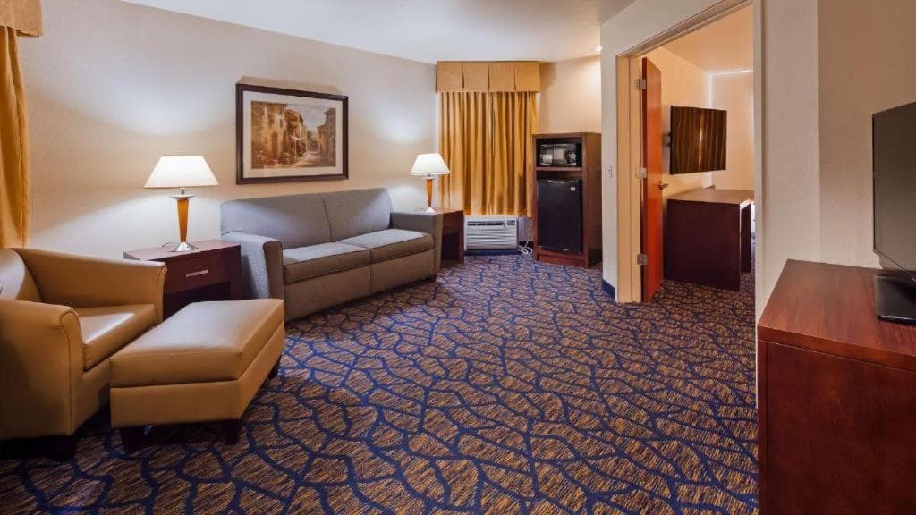 Best Western Plus Villa Del Lago Inn Patterson gallery photo in Patterson, CA — image 25
