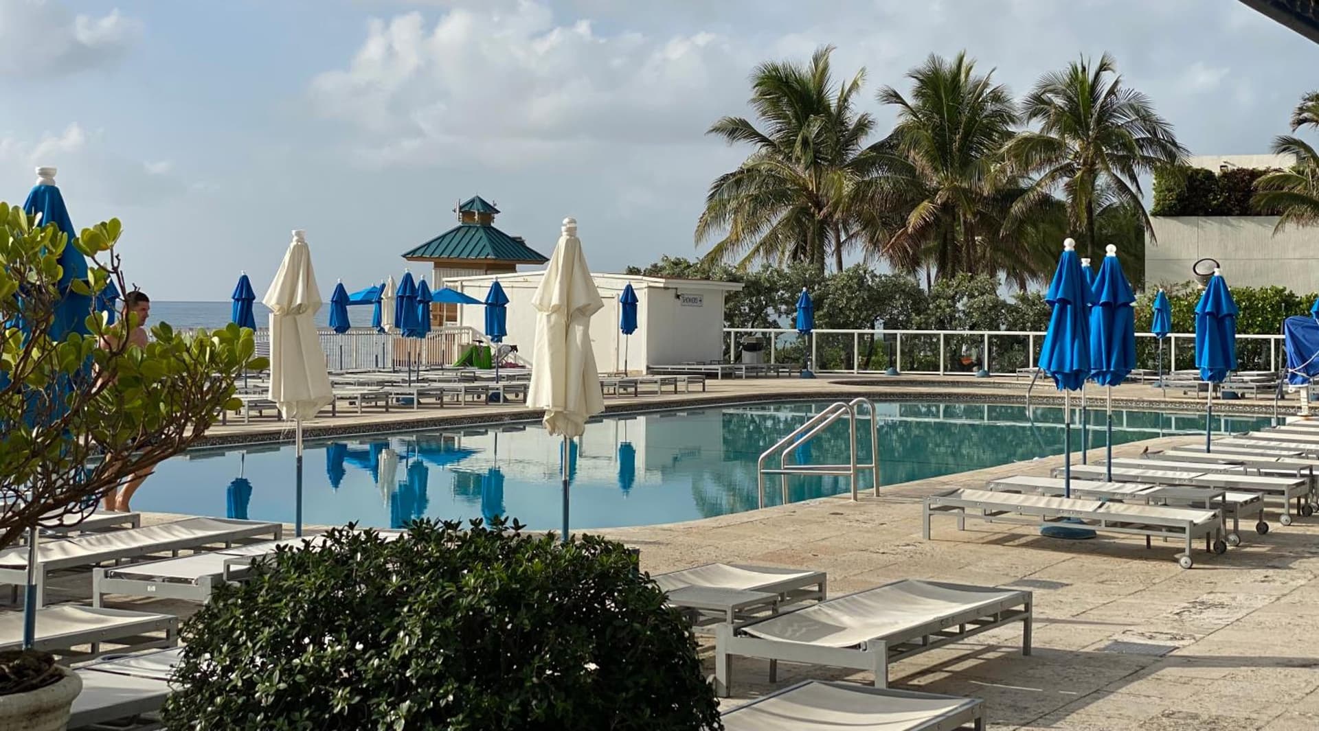 Beachfront condo in Miami! interior in Sunny Isles Beach, FL — gallery photo 2