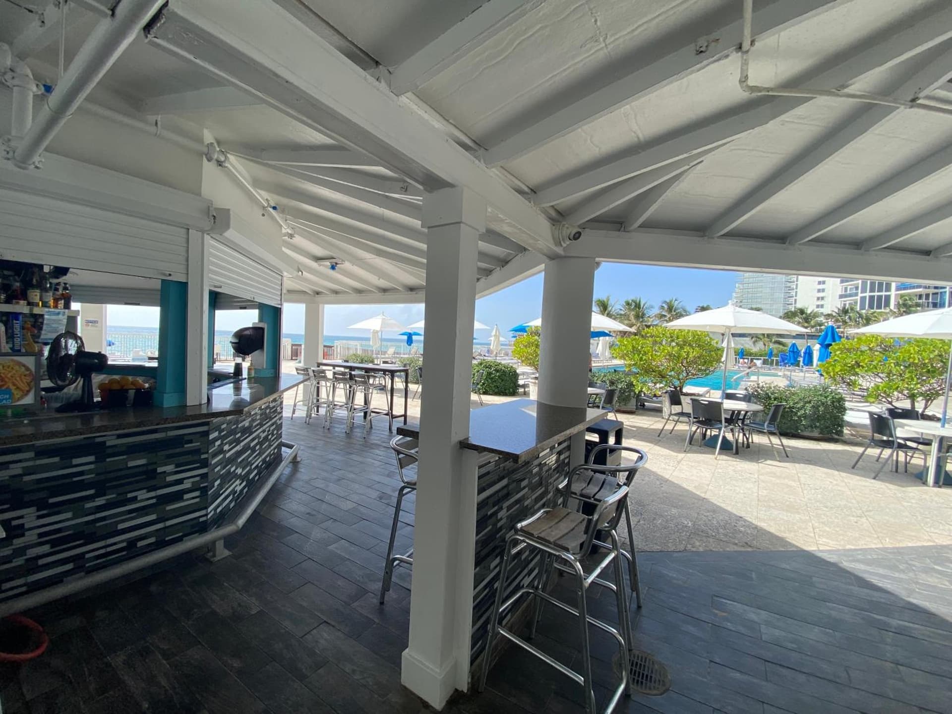 Beachfront condo in Miami! property views in Sunny Isles Beach, FL — gallery photo 3