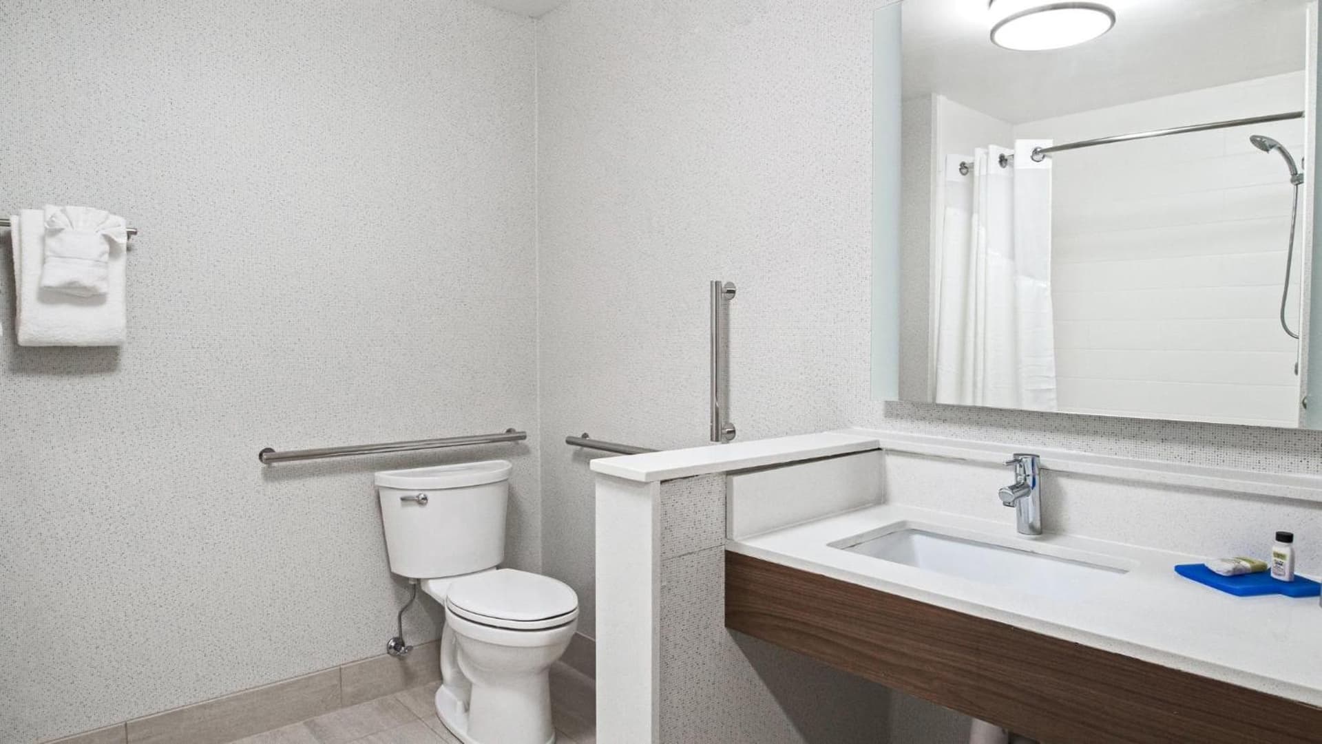 Holiday Inn Express & Suites Racine by IHG gallery photo in Racine, WI — image 6