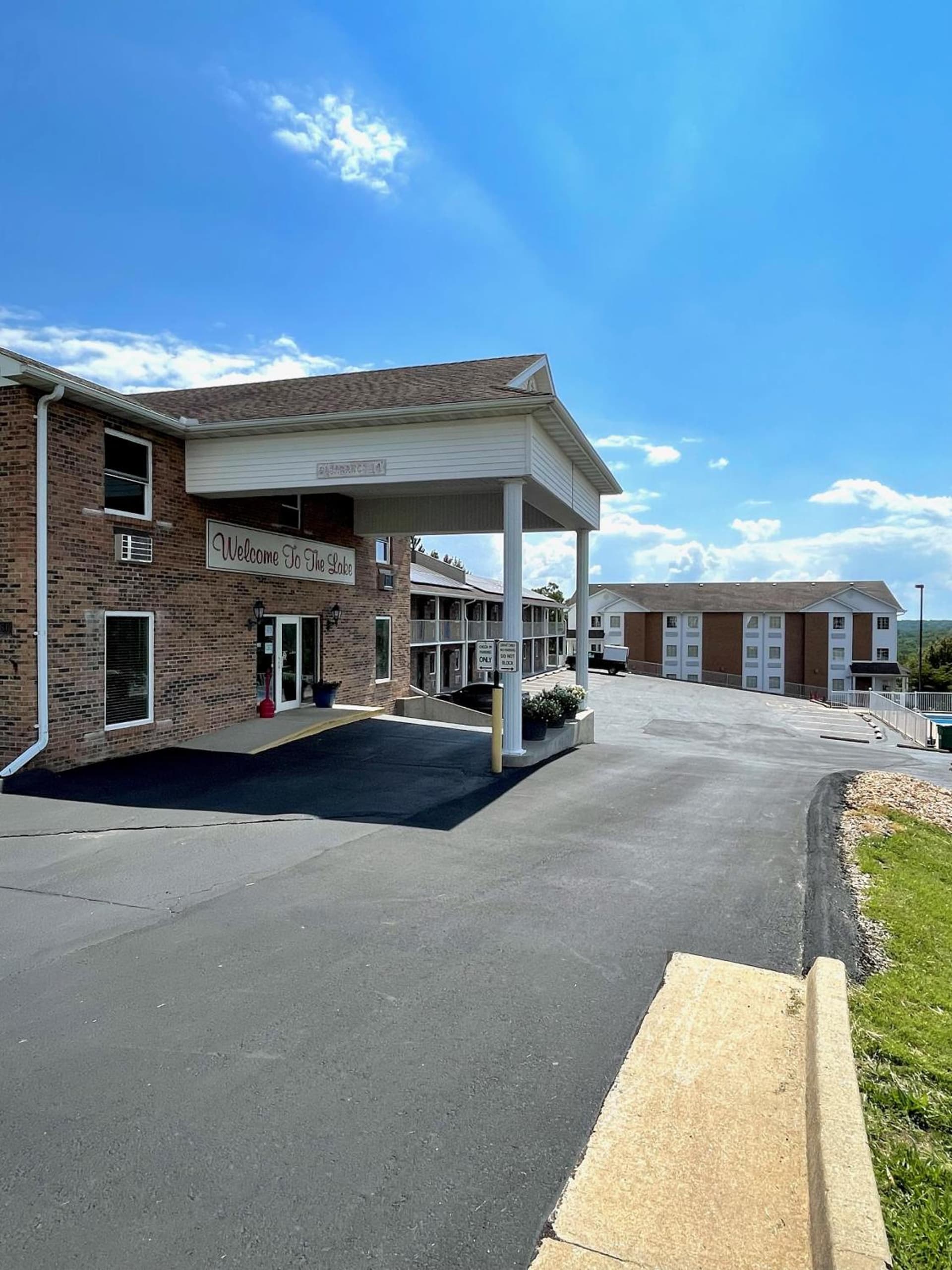 Schmidt's Creek Hotel — hotel in Osage Beach, Missouri