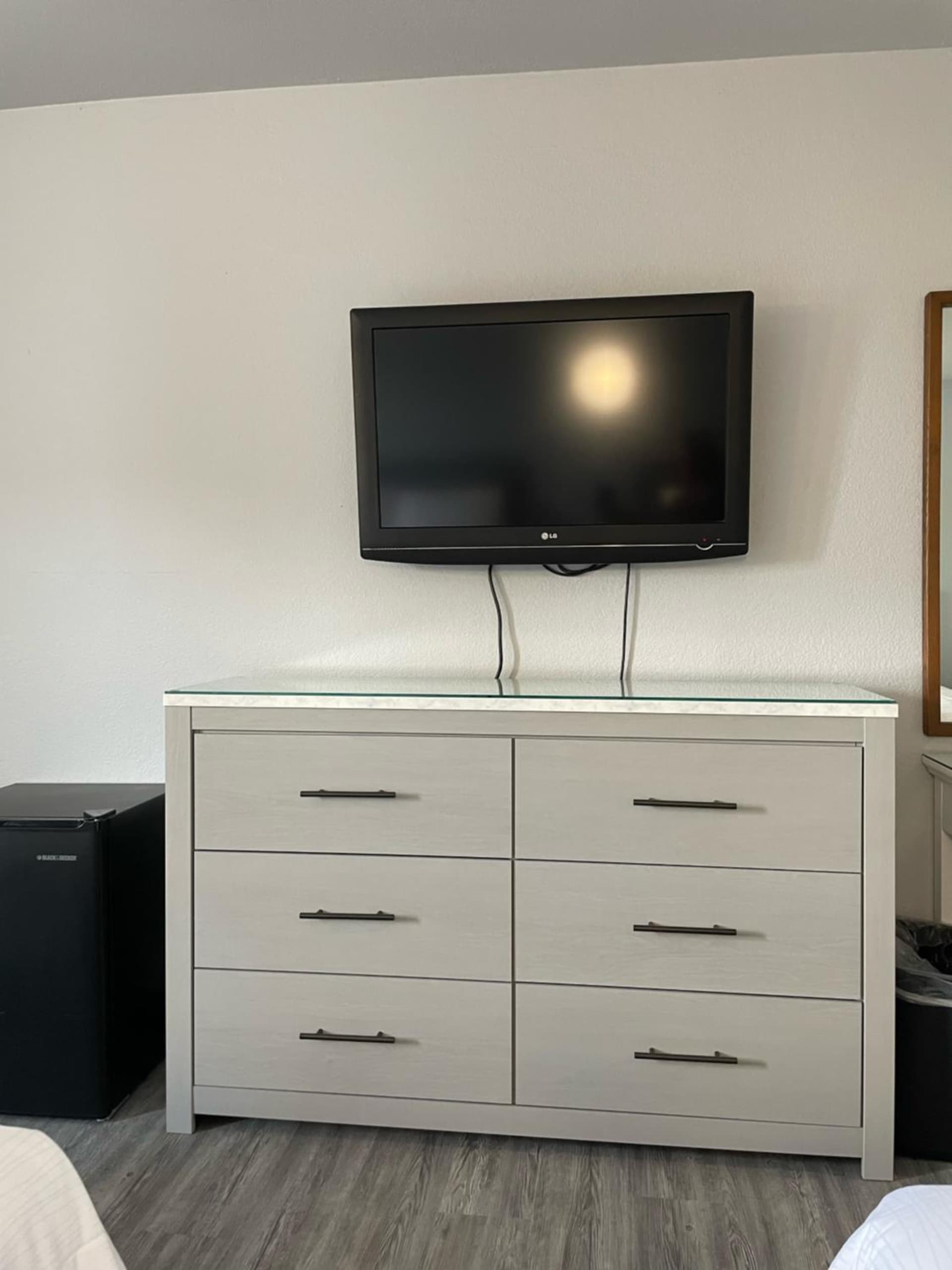 Schmidt's Creek Hotel property views in Osage Beach, MO — gallery photo 3