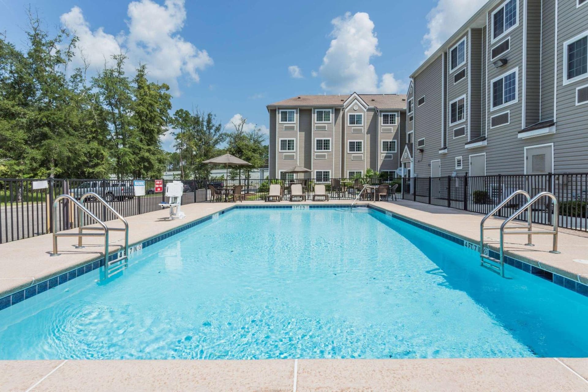 Microtel Inn & Suites by Wyndham Jacksonville Airport gallery photo in Jacksonville, FL — image 41