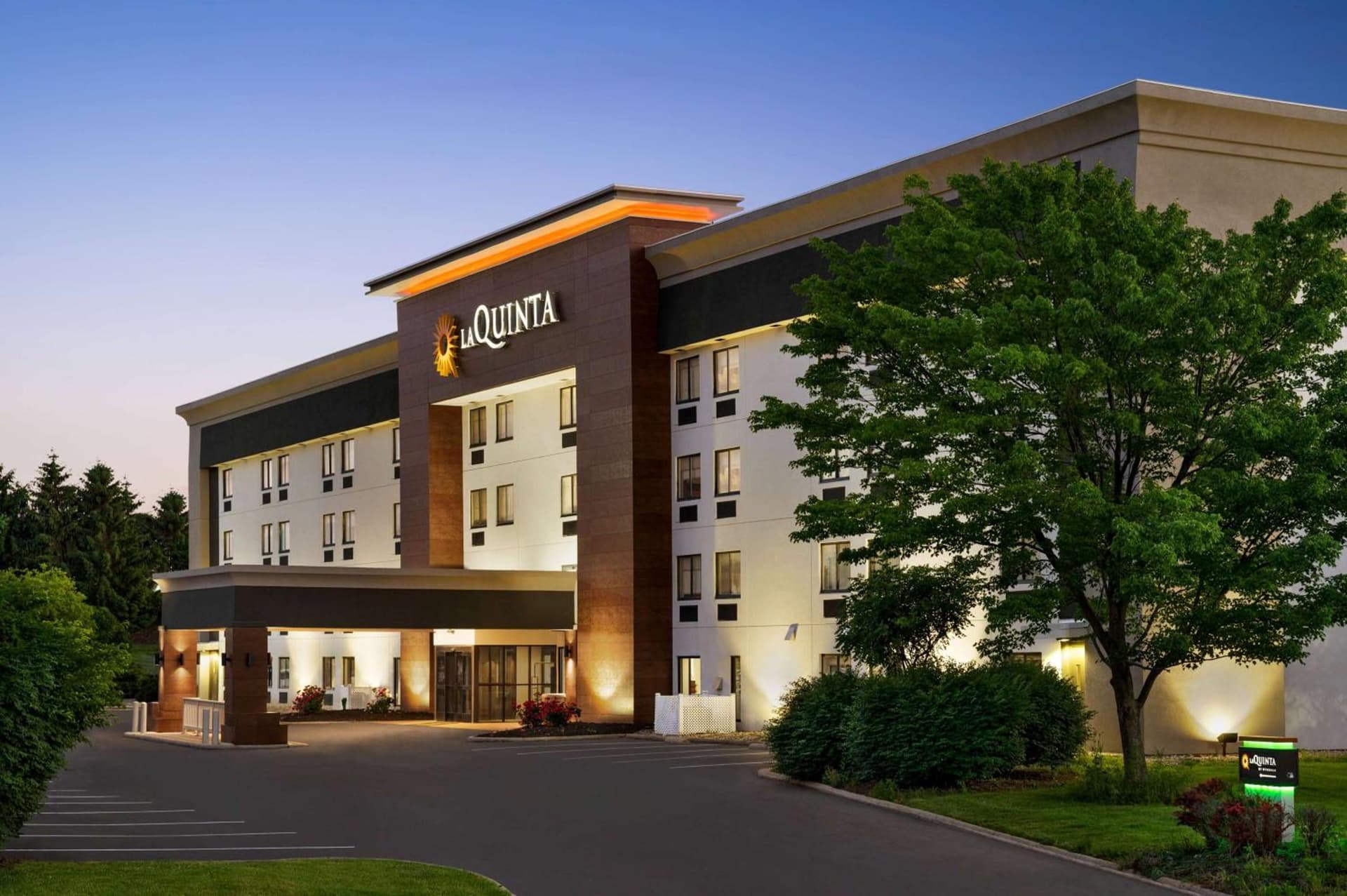 La Quinta Inn by Wyndham Columbus Dublin interior in Dublin, OH — gallery photo 2