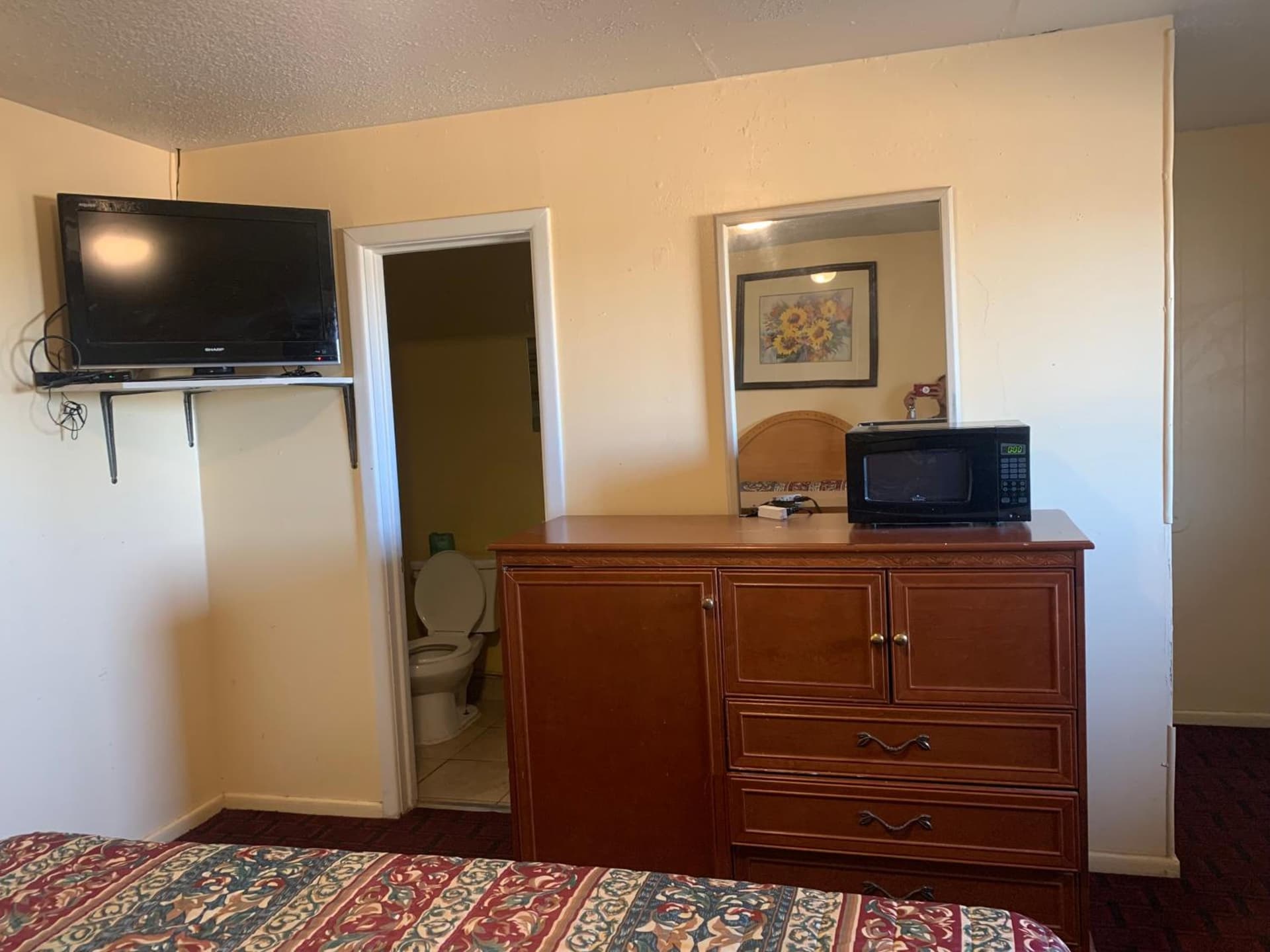 BUDGET INN interior in Big Spring, TX — gallery photo 2