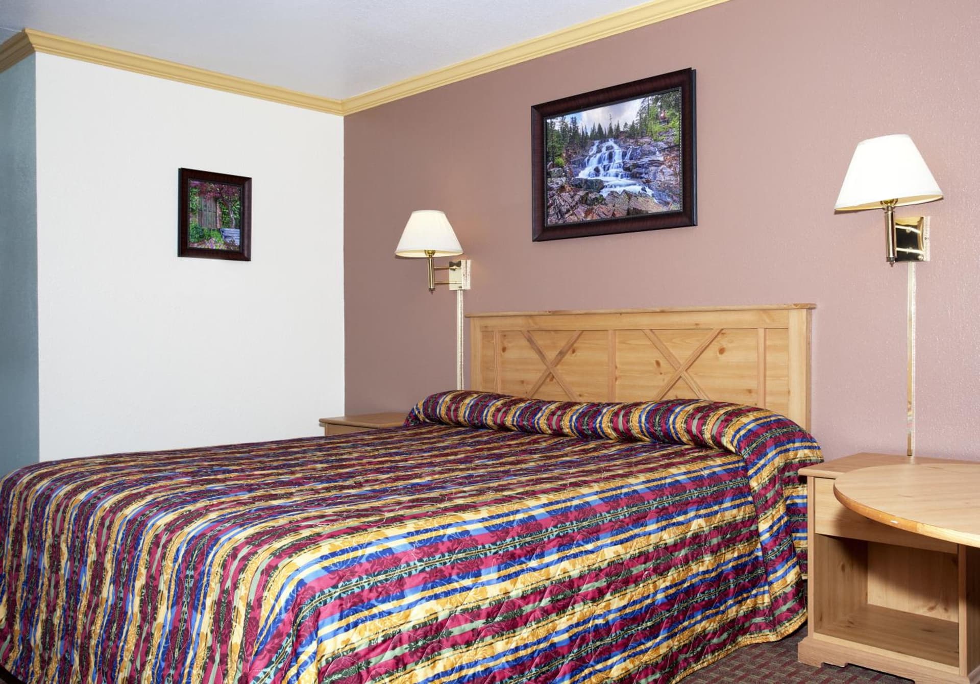 National 9 Inn - Placerville gallery photo in Placerville, CA — image 16