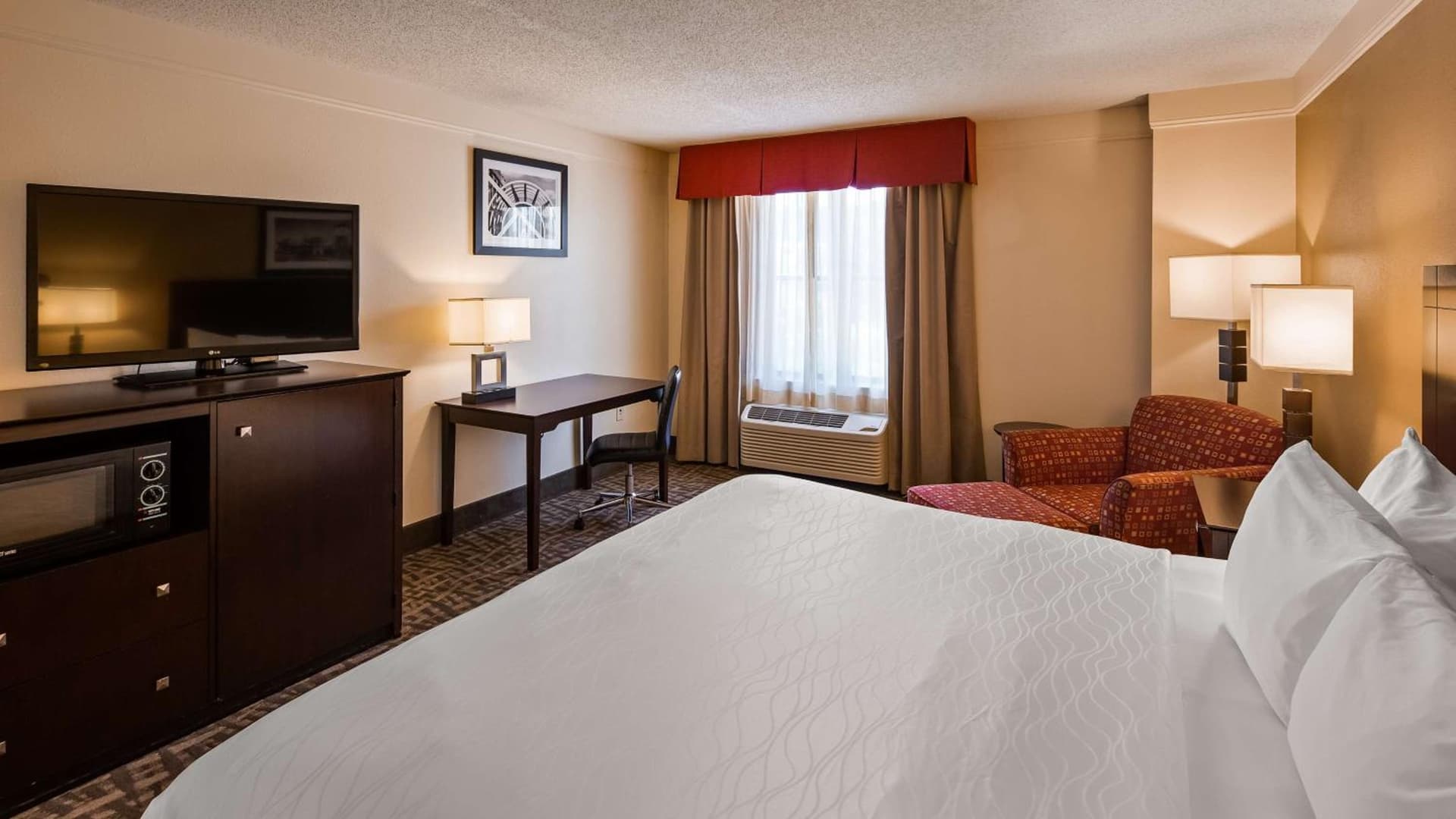Best Western Plus Peoria interior in Peoria, IL — gallery photo 2
