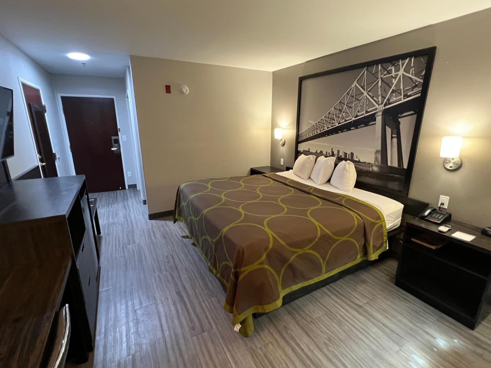 Super 8 by Wyndham Lake Charles/Sulphur gallery photo in Lake Charles, LA — image 36