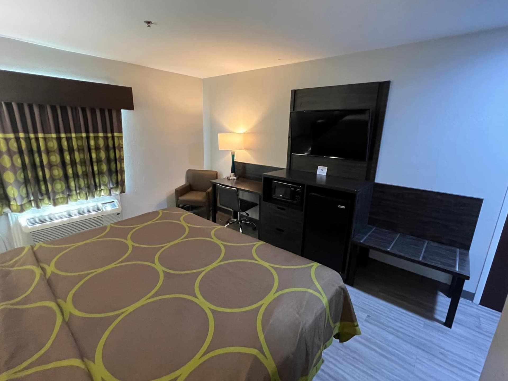 Super 8 by Wyndham Lake Charles/Sulphur gallery photo in Lake Charles, LA — image 24
