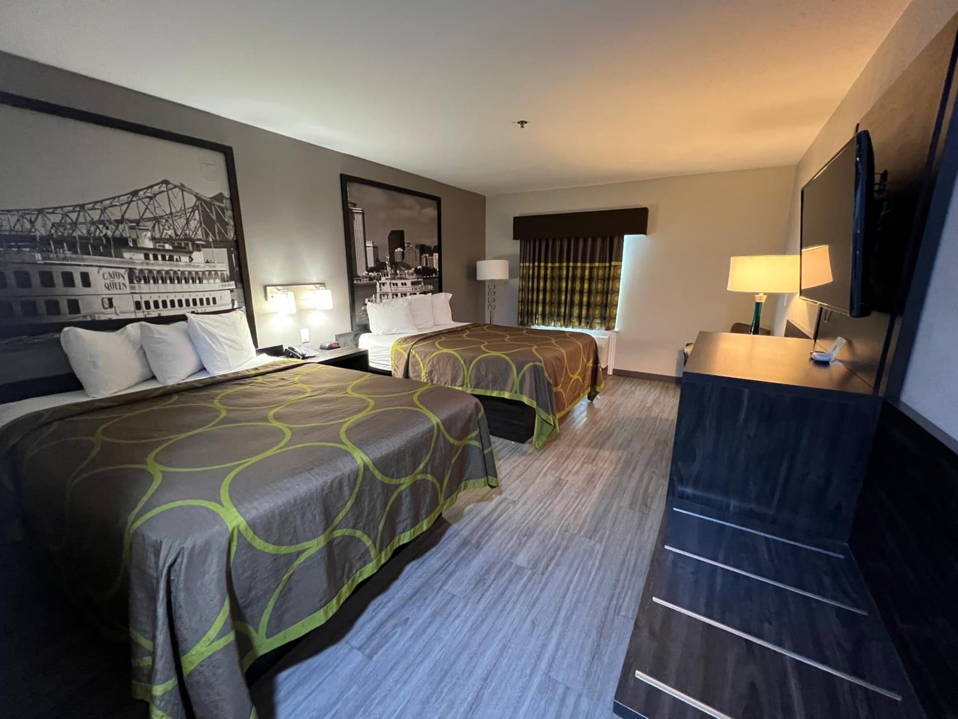 Super 8 by Wyndham Lake Charles/Sulphur gallery photo in Lake Charles, LA — image 7