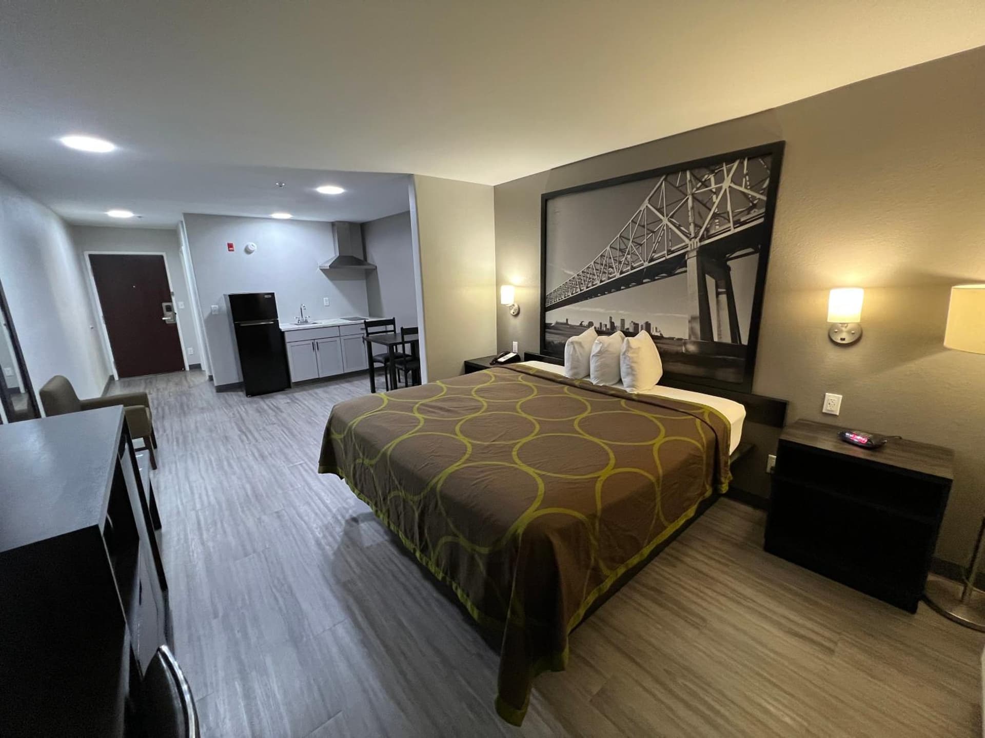 Super 8 by Wyndham Lake Charles/Sulphur gallery photo in Lake Charles, LA — image 13