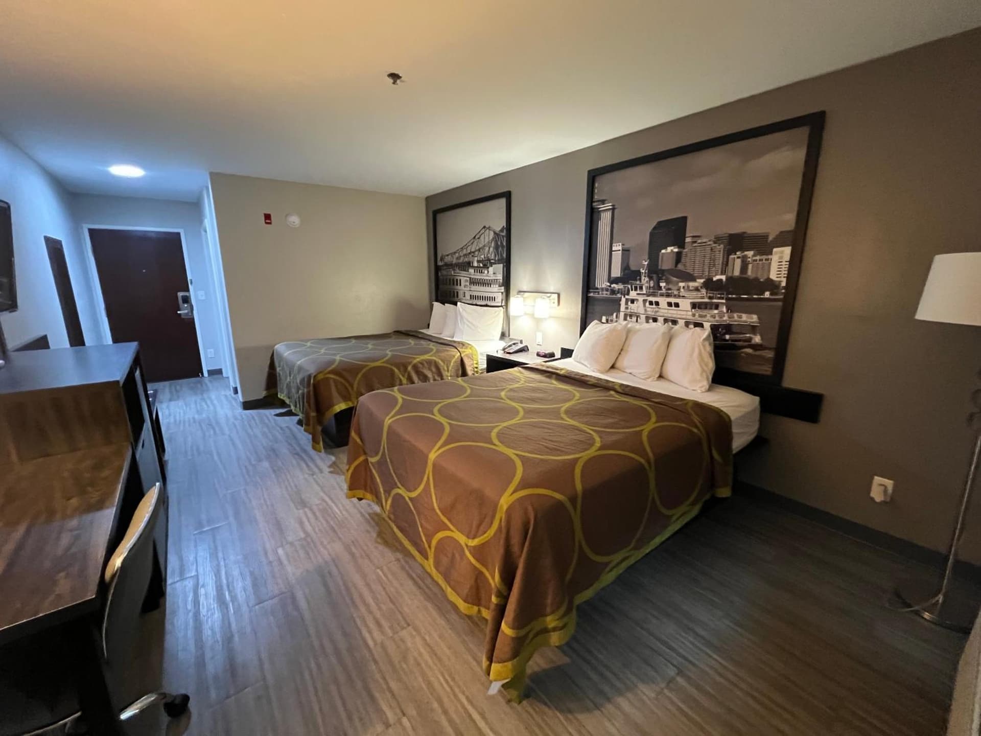 Super 8 by Wyndham Lake Charles/Sulphur gallery photo in Lake Charles, LA — image 35