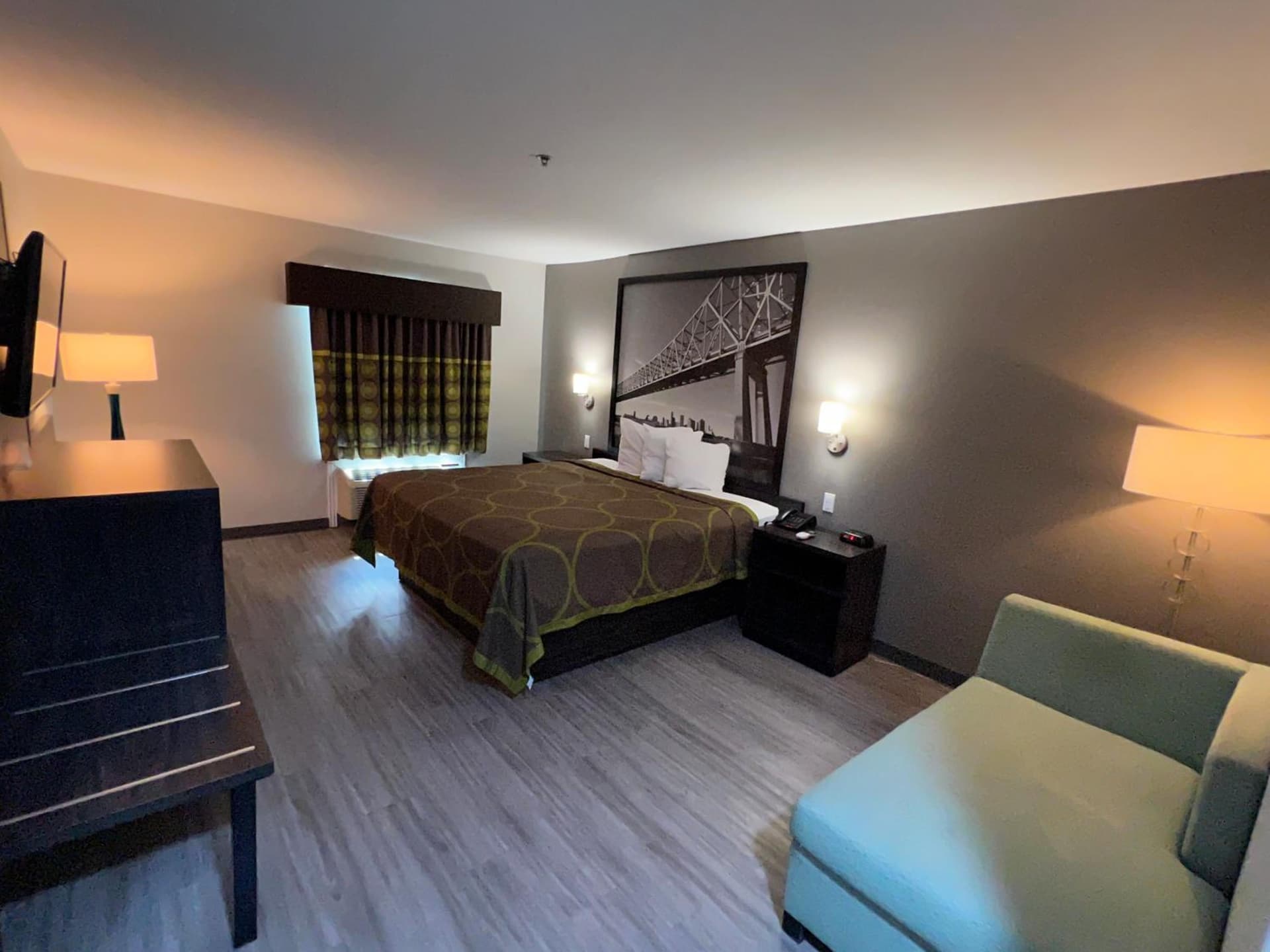 Super 8 by Wyndham Lake Charles/Sulphur gallery photo in Lake Charles, LA — image 9