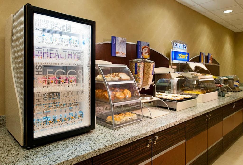Holiday Inn Express Pittsburgh West - Greentree by IHG interior in Pittsburgh, PA — gallery photo 2