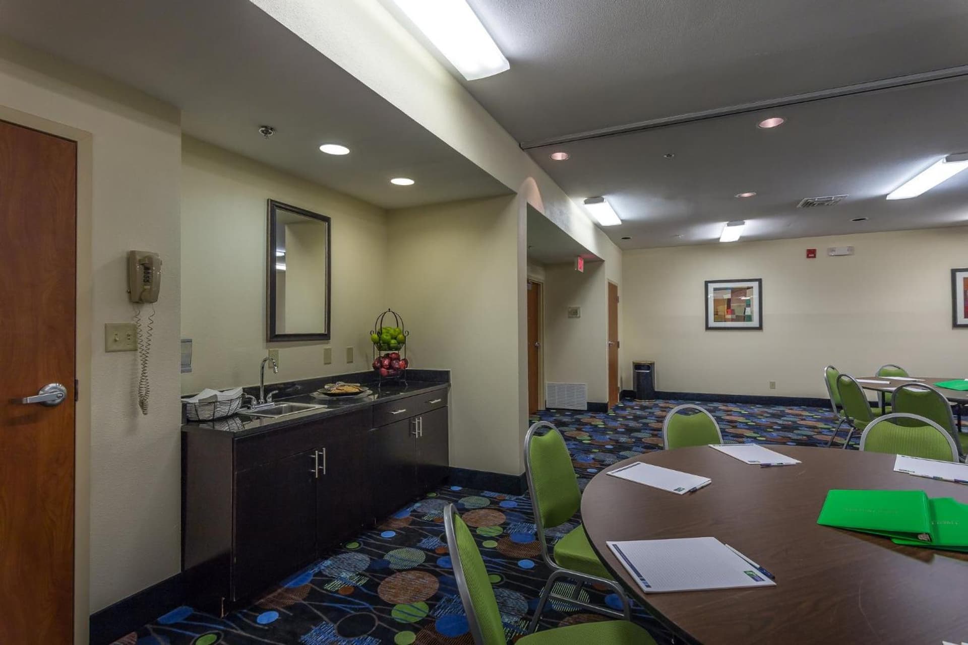 Holiday Inn Express Hotel & Suites Edmond by IHG gallery photo in Edmond, OK — image 46