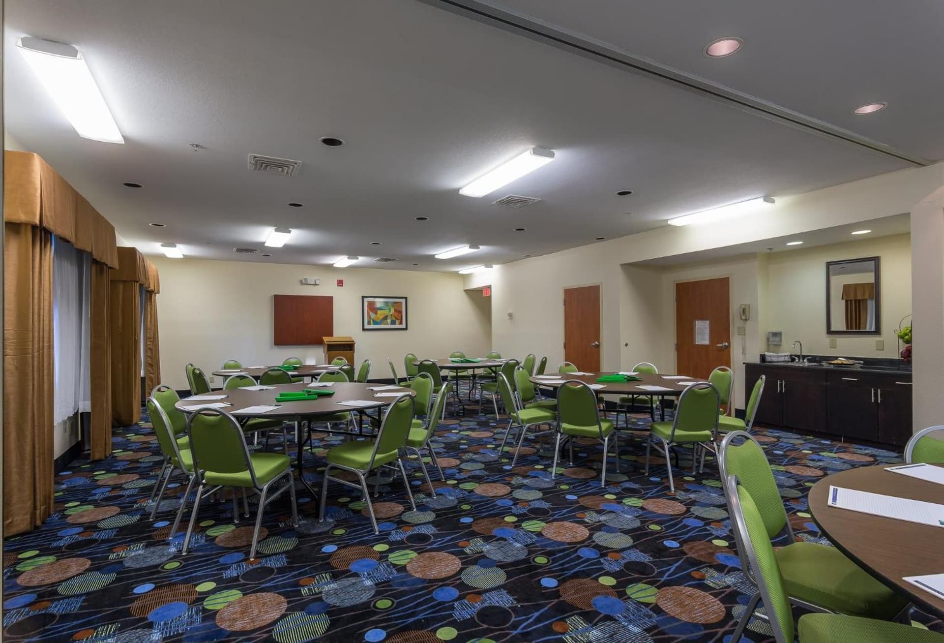 Holiday Inn Express Hotel & Suites Edmond by IHG gallery photo in Edmond, OK — image 54