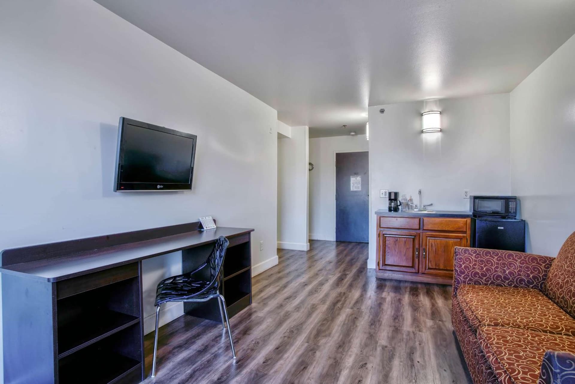 Motel 6-Hesperia, CA - West Main Street I-15 gallery photo in Hesperia, CA — image 6