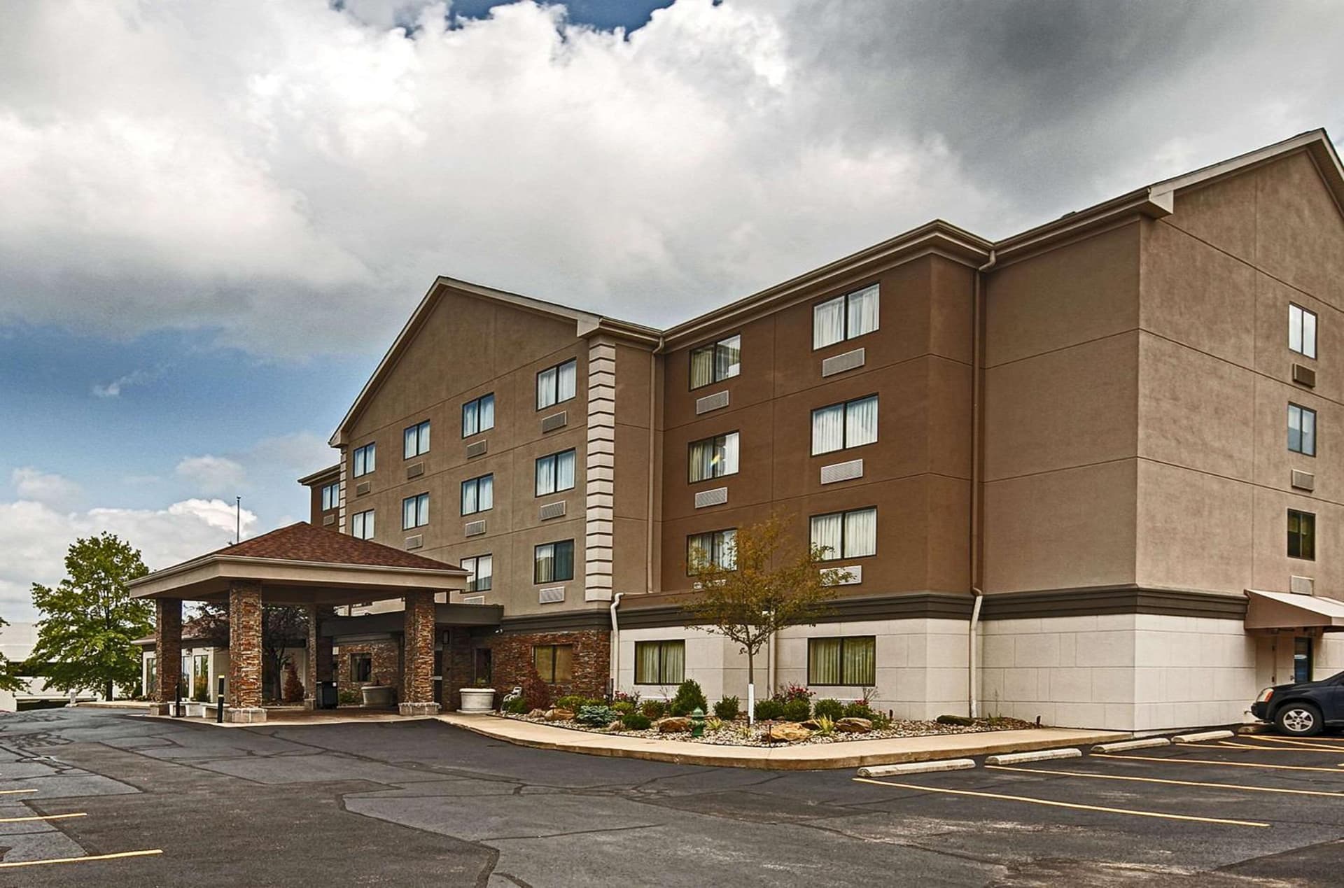Comfort Inn & Suites Copley Akron interior in Copley, OH — gallery photo 2