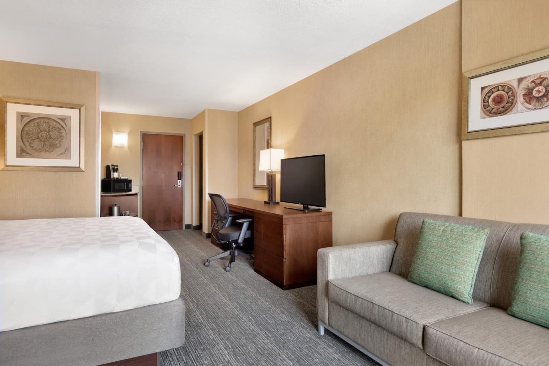 Holiday Inn National Airport/Crystal City by IHG gallery photo in Arlington, VA — image 13
