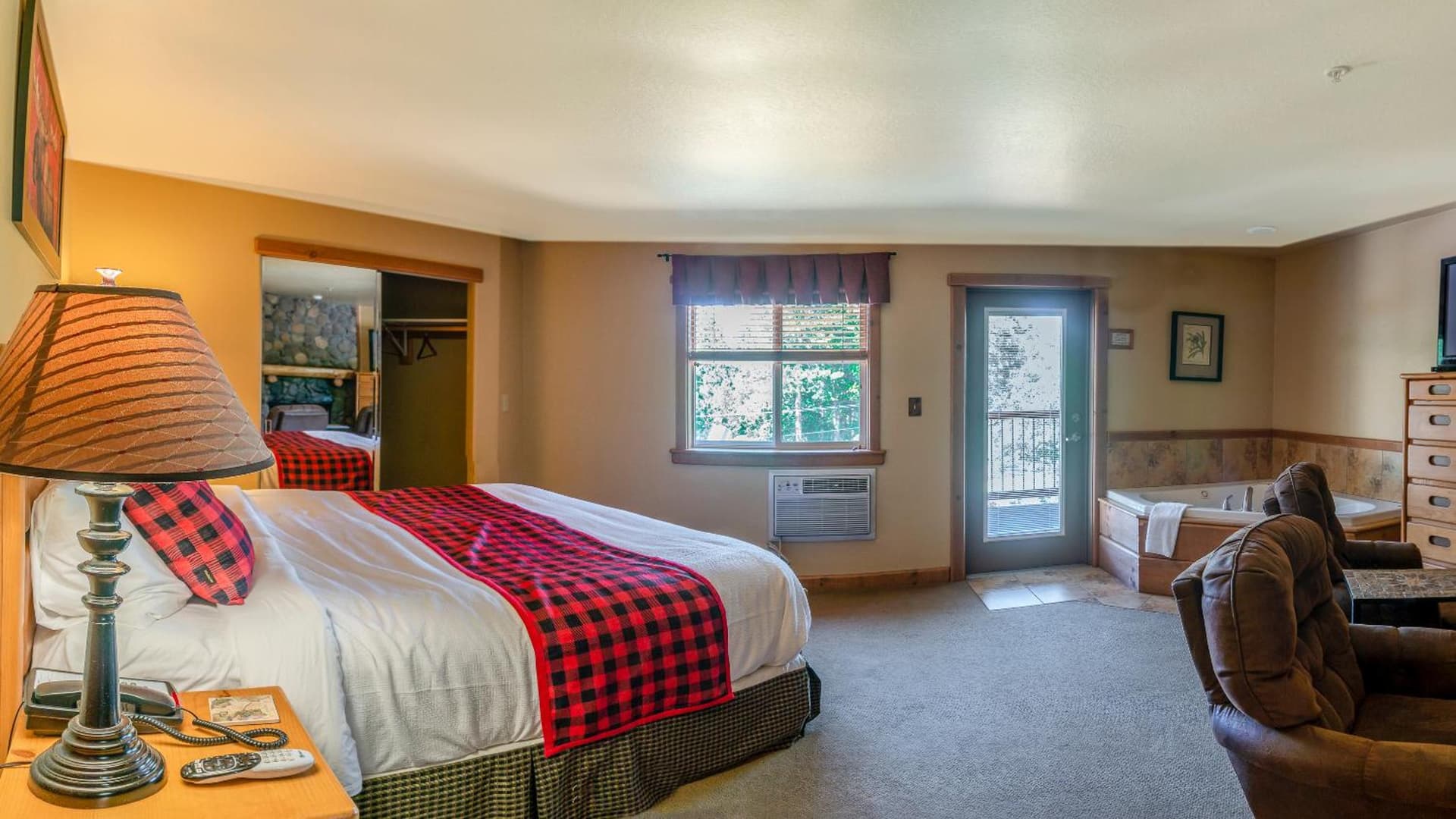 Callahan's Mountain Lodge interior in Ashland, OR — gallery photo 2