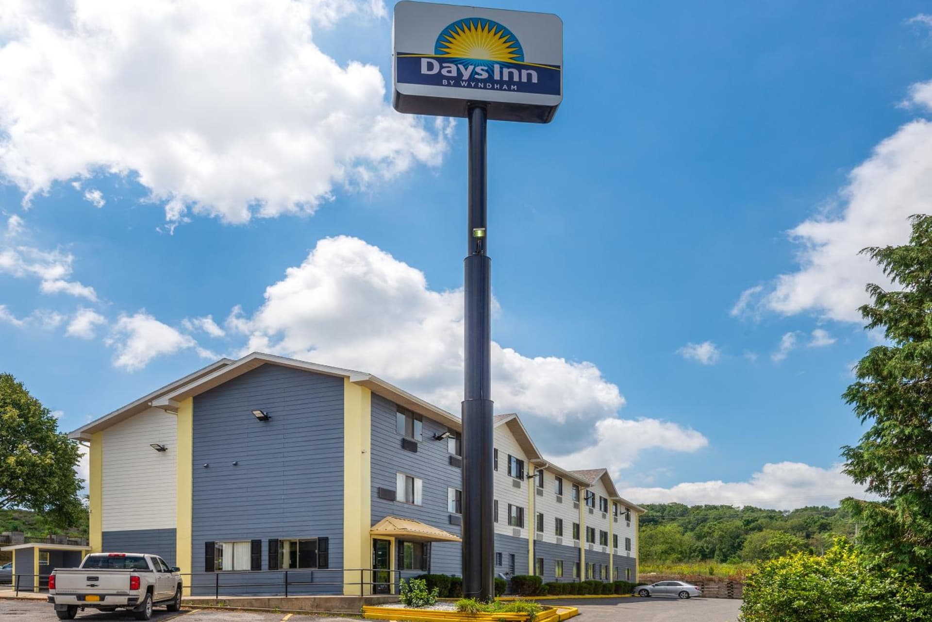 Days Inn by Wyndham Somerset PA I-70 I-76 interior in Somerset, PA — gallery photo 2