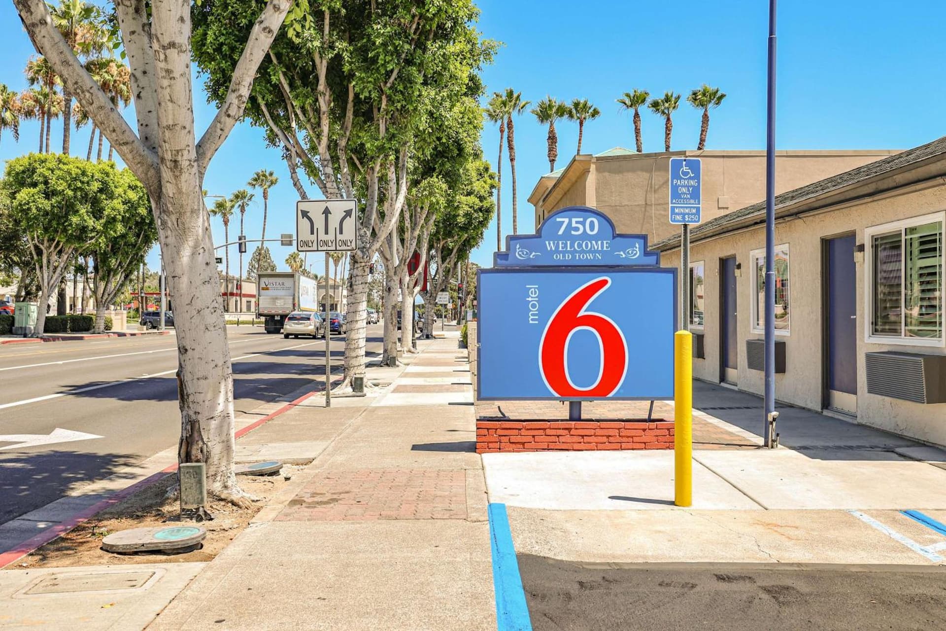 Motel 6, Tustin, Orange County-CA featured exterior or lobby in Tustin, CA — similar hotel