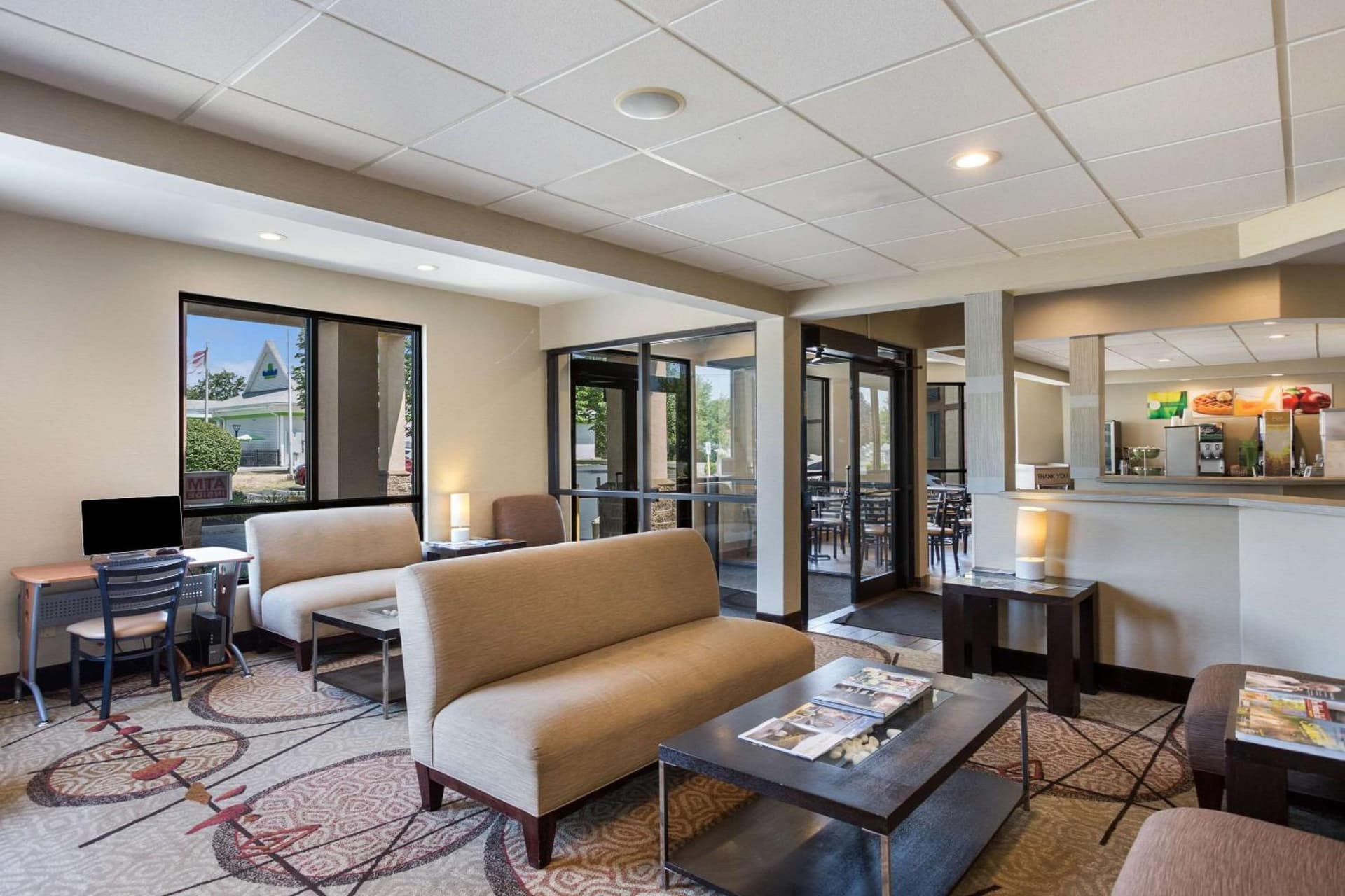 Quality Inn Albany Colonie interior in Albany, NY — gallery photo 2