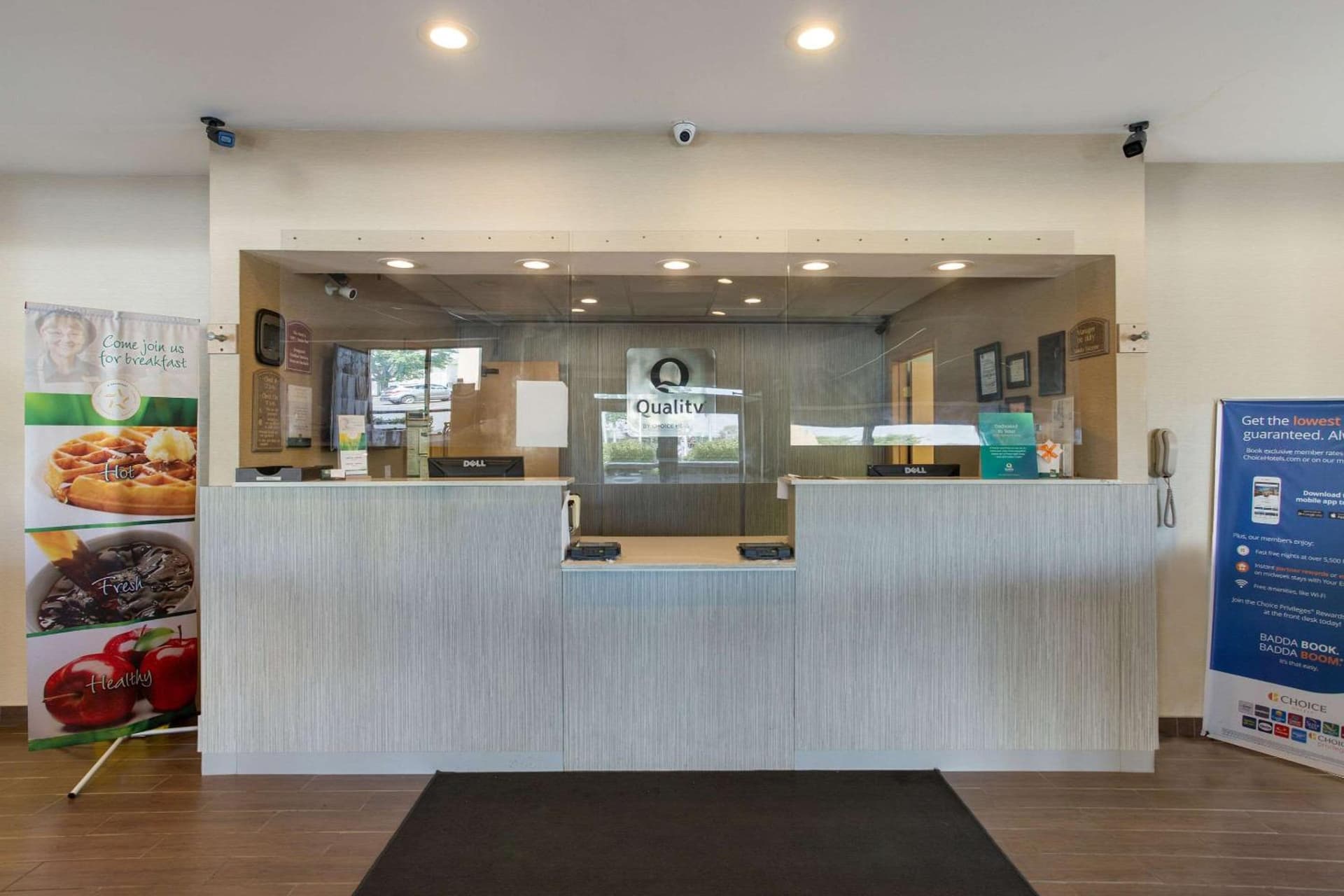 Quality Inn Albany Colonie property views in Albany, NY — gallery photo 3