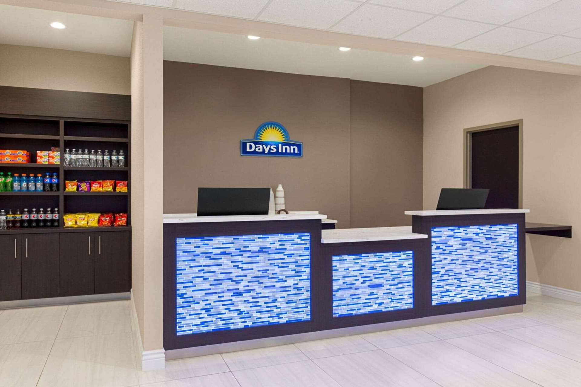 Days Inn & Suites by Wyndham Tomball Houston NW property views in Tomball, TX — gallery photo 3