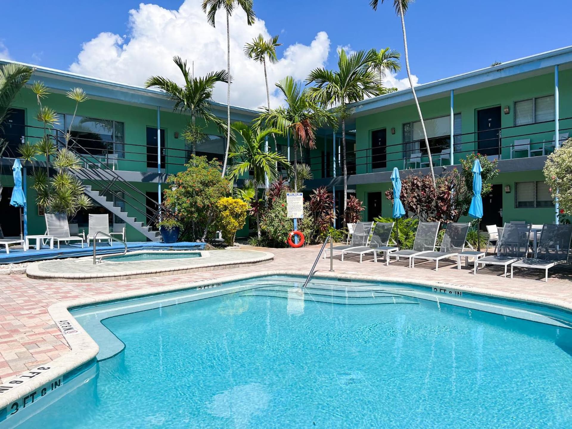 Victoria Park Hotel property views in Fort Lauderdale, FL — gallery photo 3