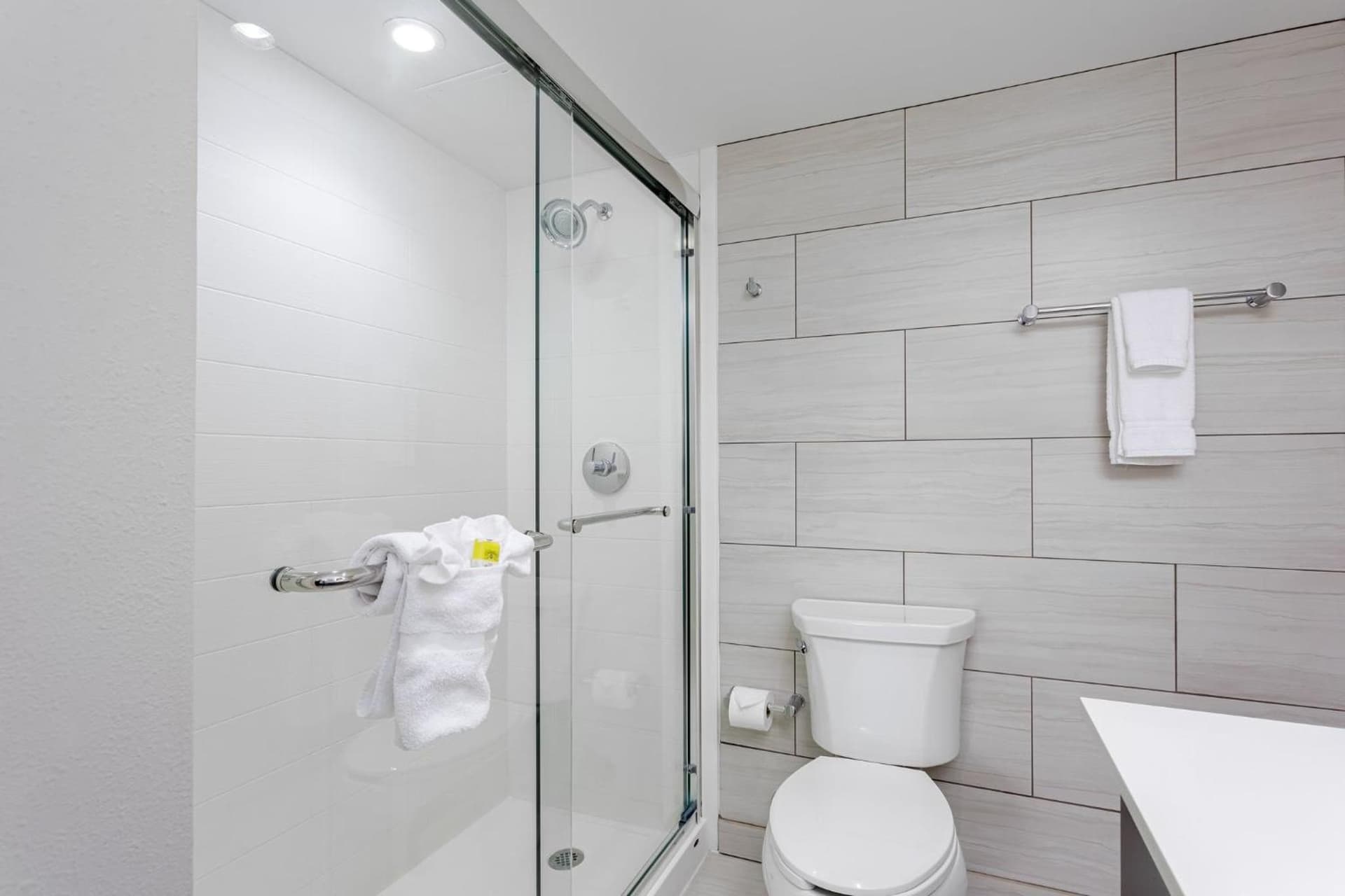 Holiday Inn Express Pensacola Beach by IHG gallery photo in Pensacola Beach, FL — image 32