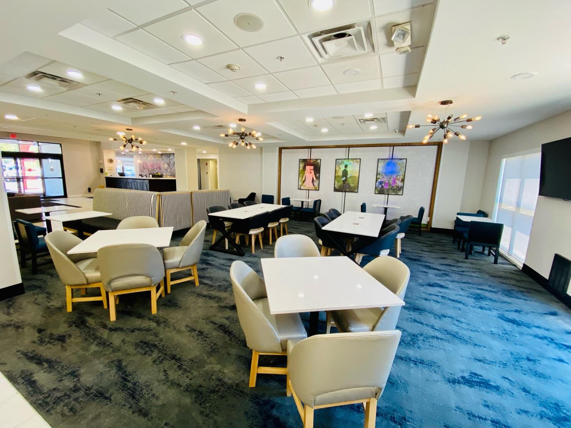La Quinta by Wyndham Mt. Laurel - Philadelphia interior in Mount Laurel, NJ — gallery photo 2