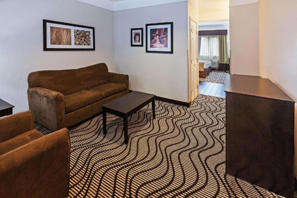 La Quinta by Wyndham Pasadena property views in Pasadena, TX — gallery photo 3