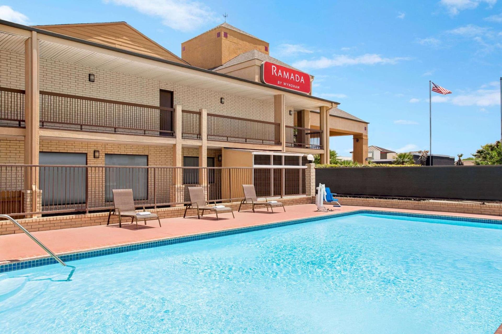 Ramada by Wyndham San Antonio Near SeaWorld - Lackland AFB gallery photo in San Antonio, TX — image 27