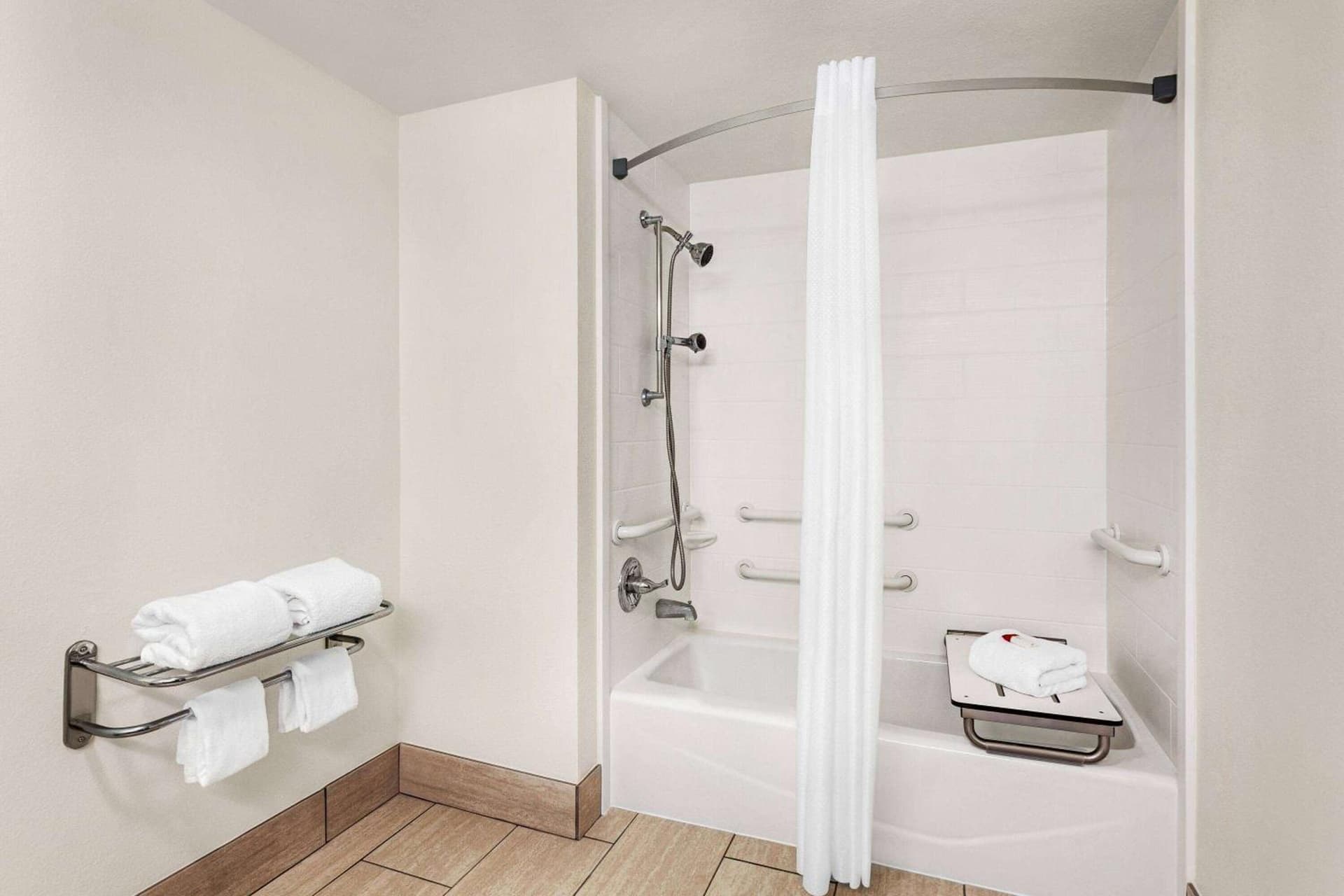 Ramada by Wyndham San Antonio Near SeaWorld - Lackland AFB gallery photo in San Antonio, TX — image 11