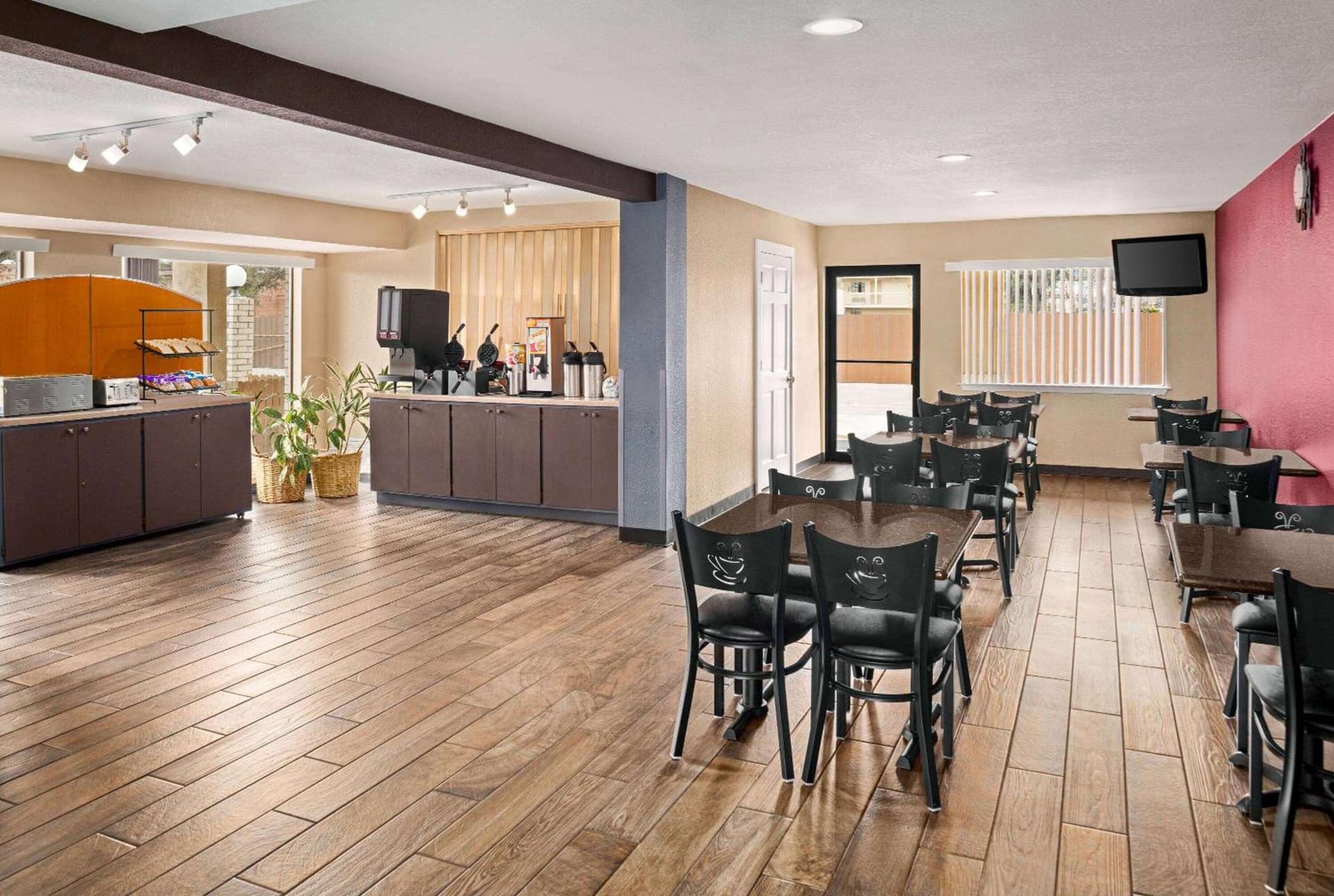 Ramada by Wyndham San Antonio Near SeaWorld - Lackland AFB property views in San Antonio, TX — gallery photo 3