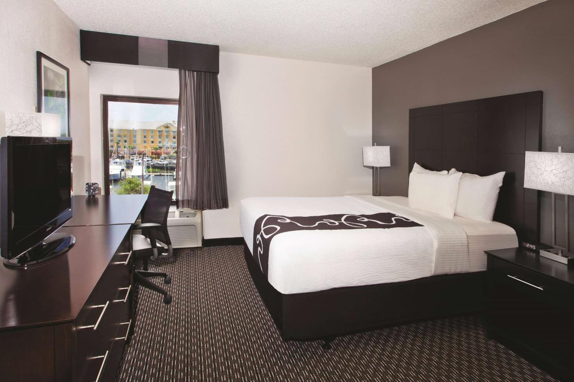 La Quinta Inn & Suites by Wyndham Charleston Riverview gallery photo in Charleston, SC — image 9