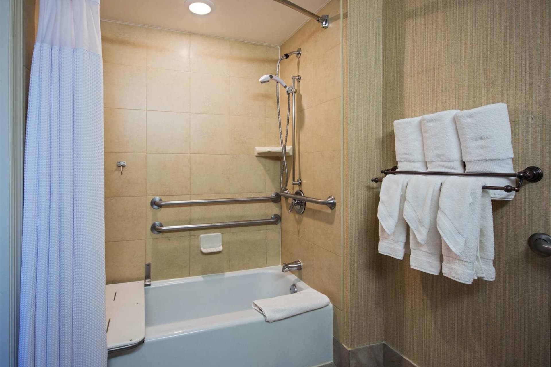 Crowne Plaza Newark Airport by IHG gallery photo in Elizabeth, NJ — image 8