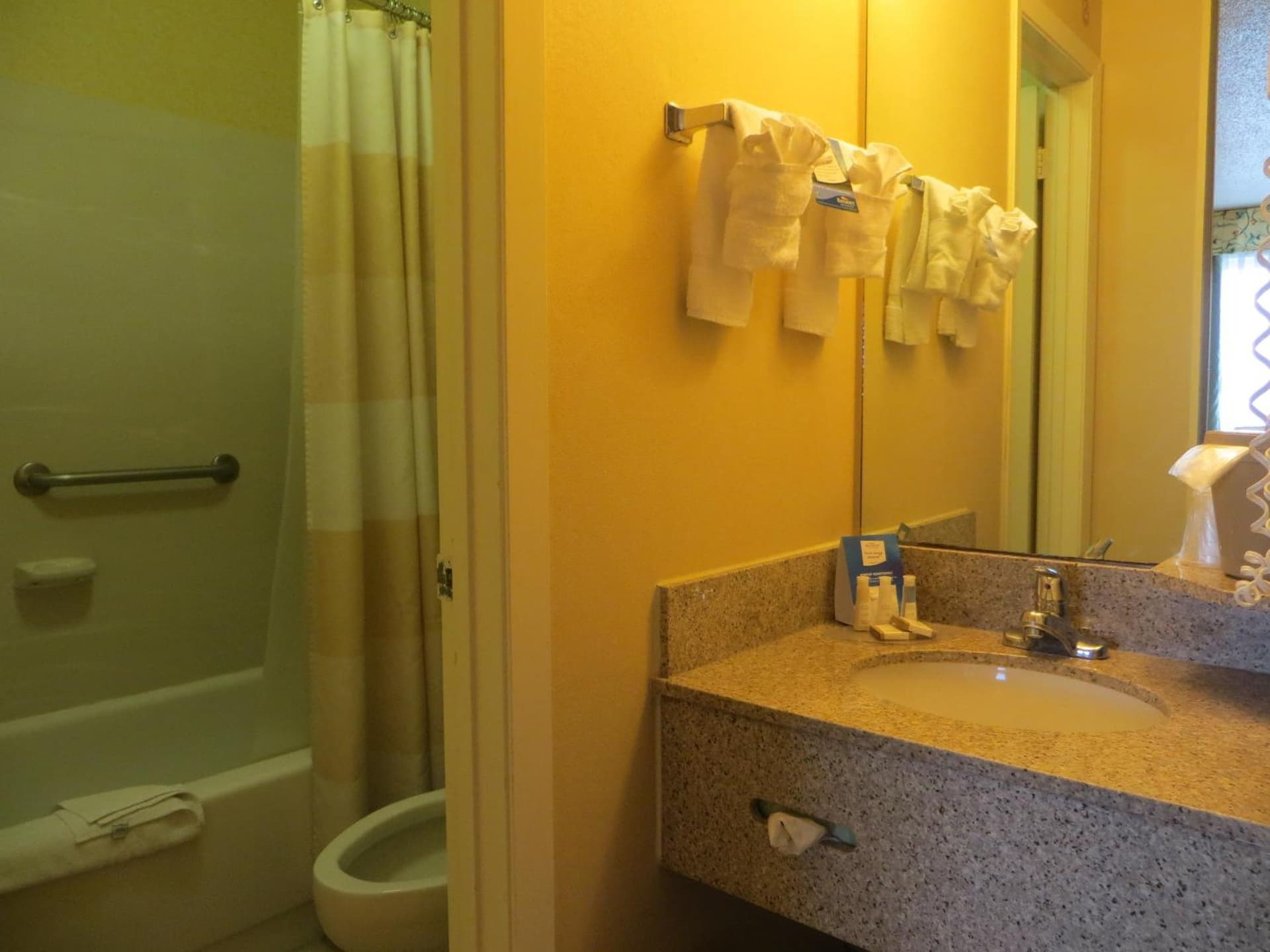 Baymont by Wyndham Kalamazoo East gallery photo in Kalamazoo, MI — image 51