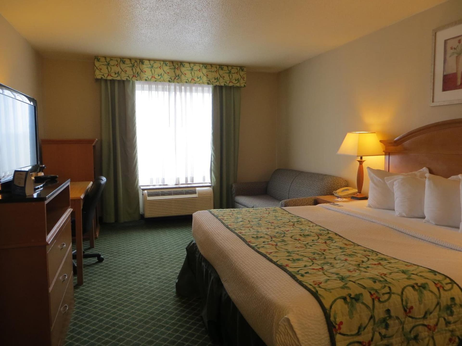 Baymont by Wyndham Kalamazoo East gallery photo in Kalamazoo, MI — image 11