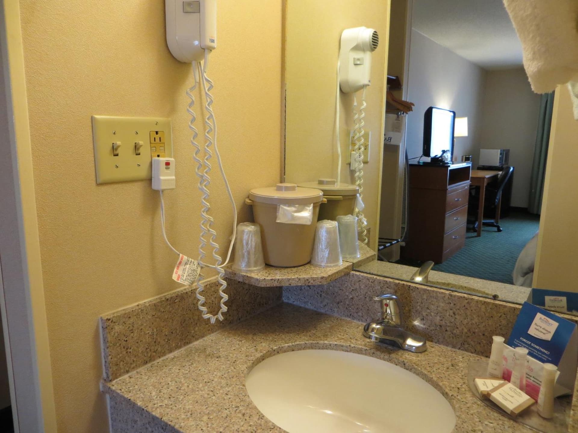 Baymont by Wyndham Kalamazoo East gallery photo in Kalamazoo, MI — image 46