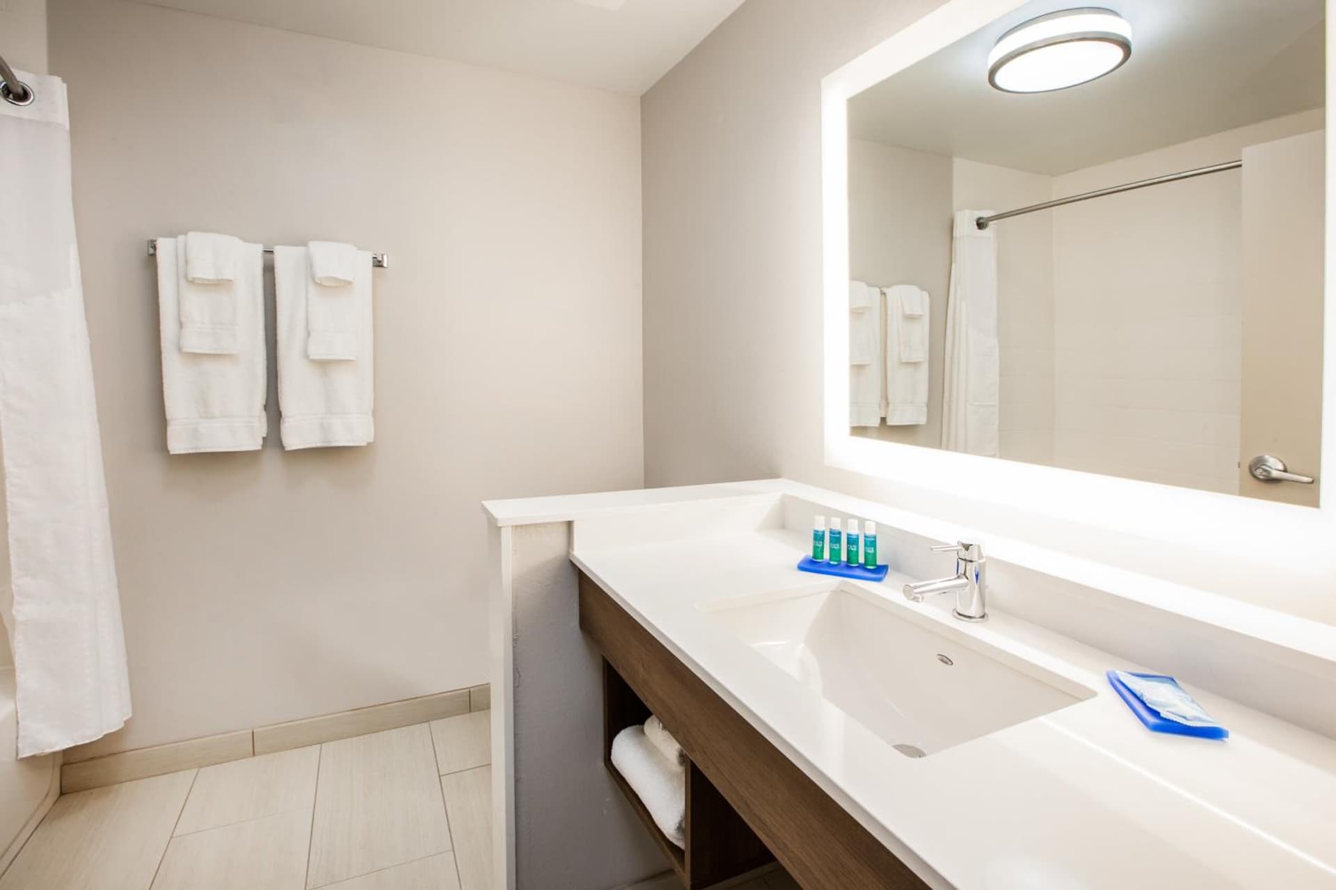 Holiday Inn Express Hotel & Suites Boston - Marlboro by IHG gallery photo in Hudson — image 23