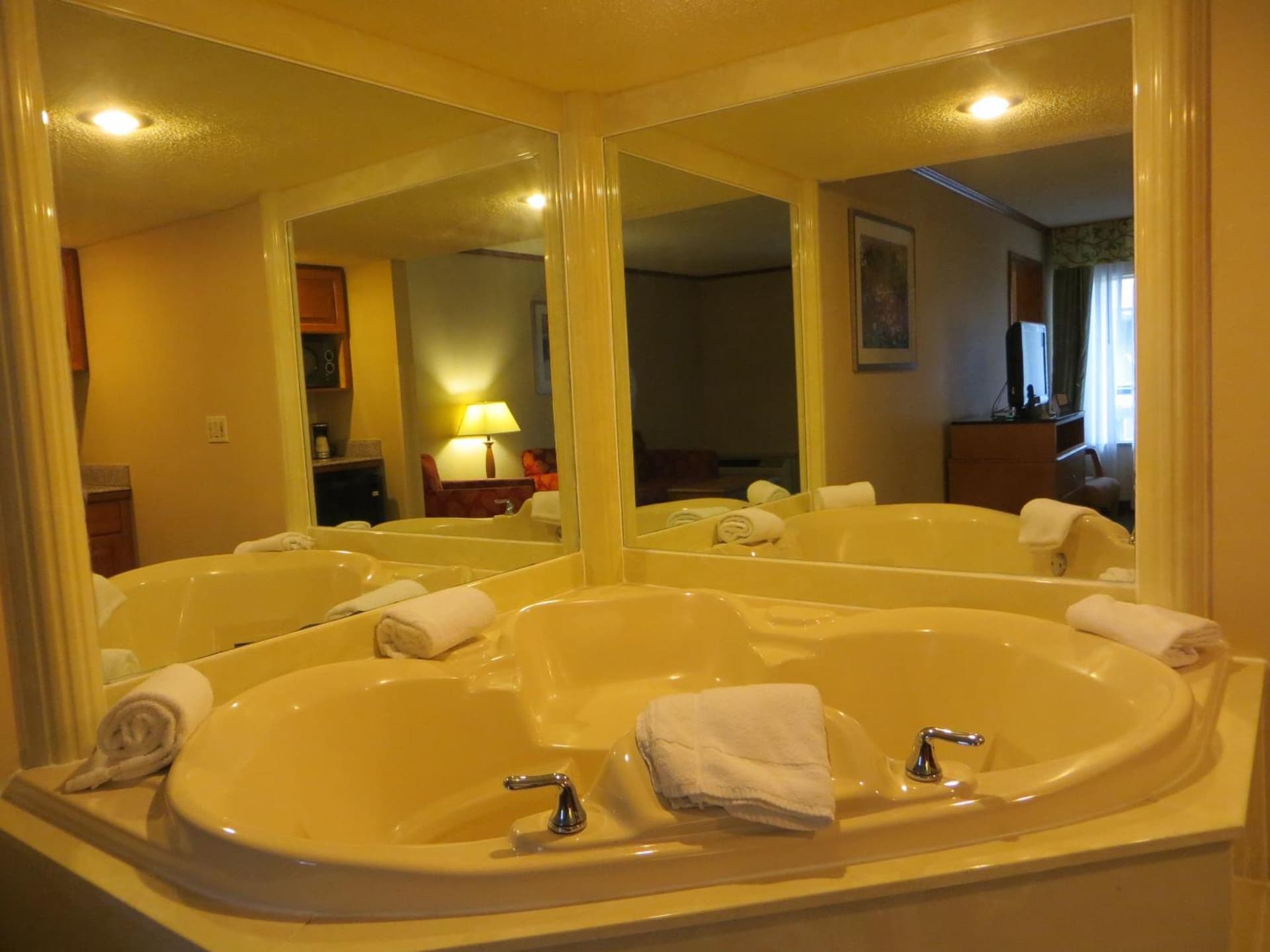 Baymont by Wyndham Kalamazoo East gallery photo in Kalamazoo, MI — image 21
