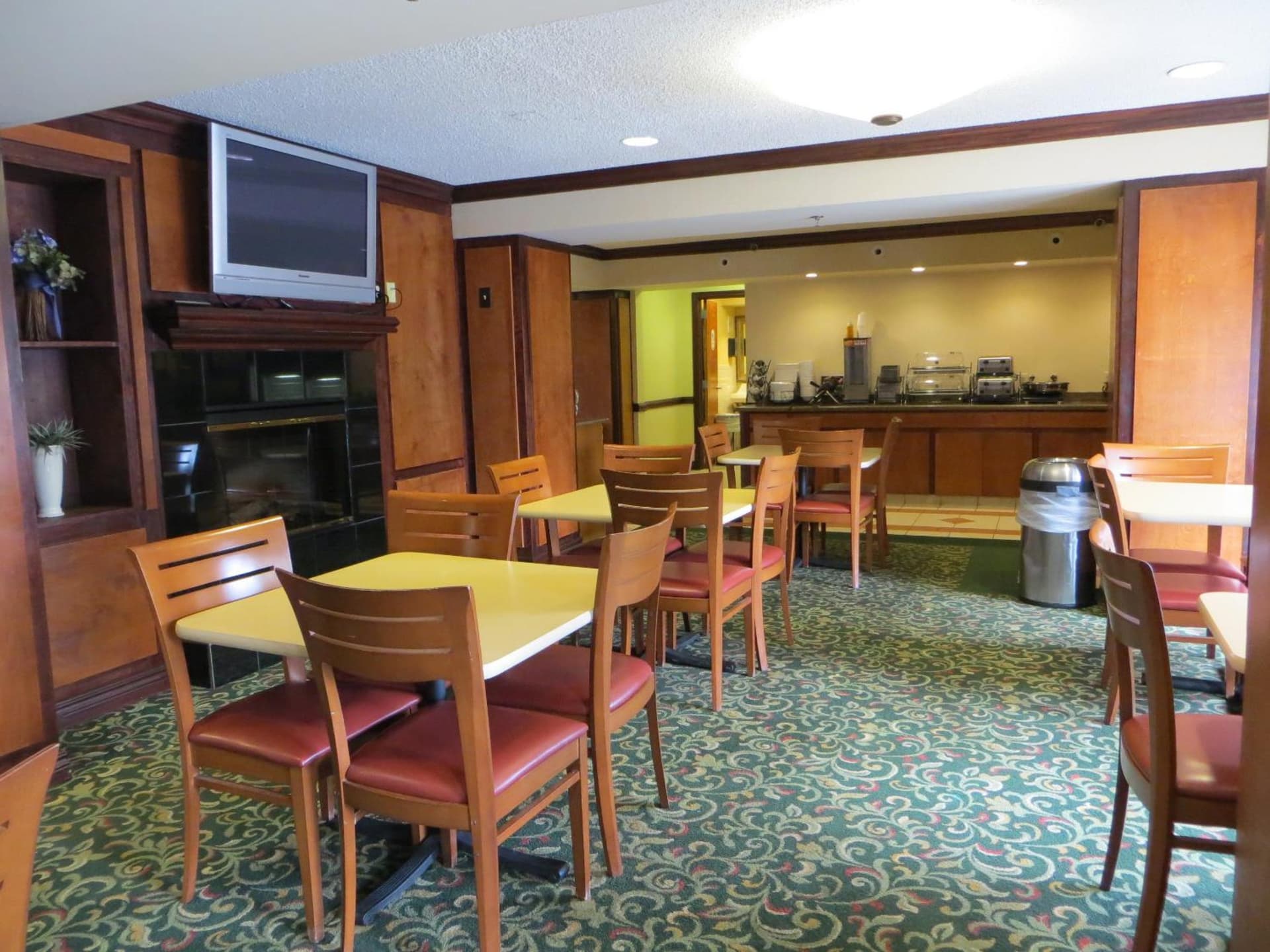 Baymont by Wyndham Kalamazoo East gallery photo in Kalamazoo, MI — image 23