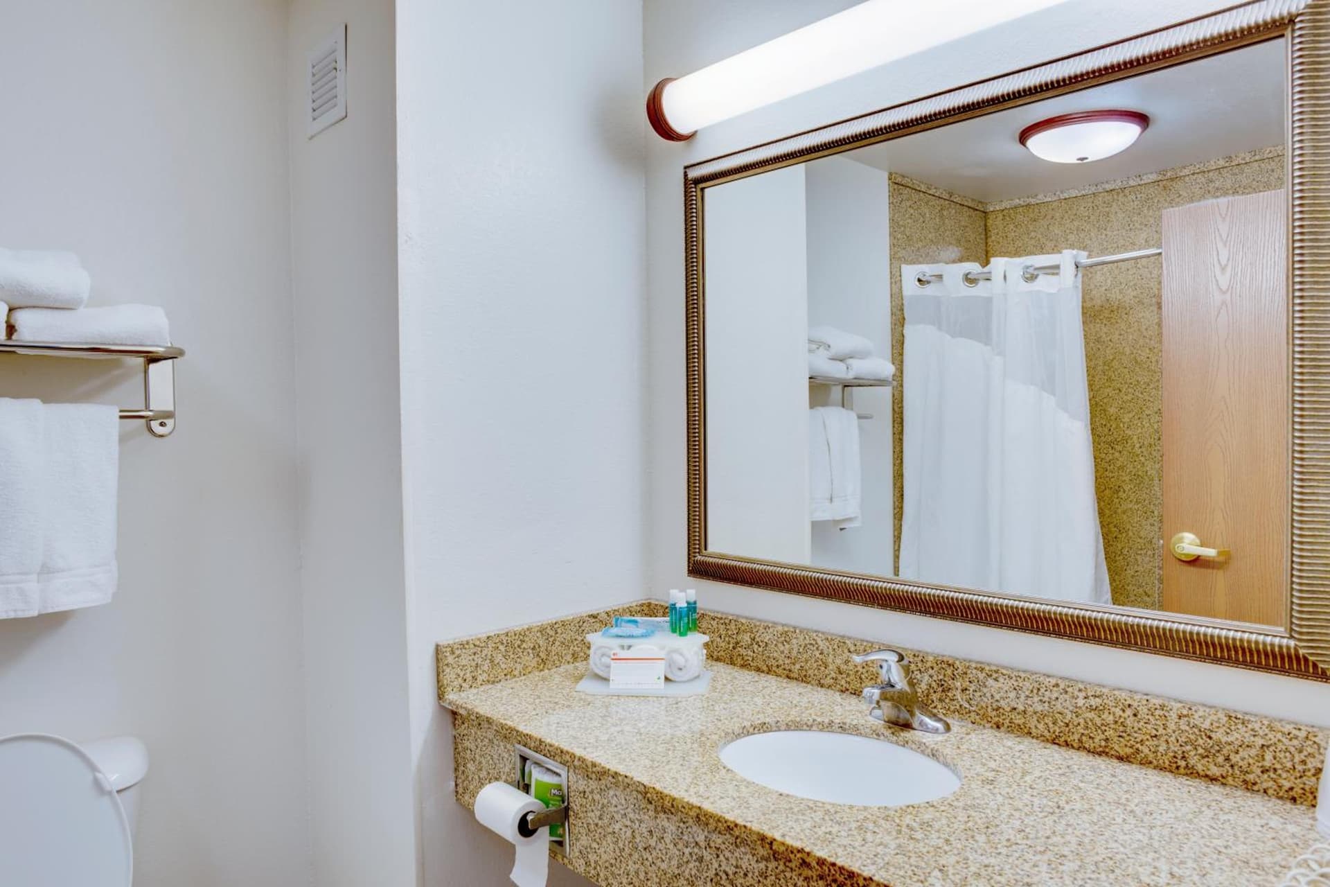 Quality Inn & Suites Bethany - Oklahoma City West interior in Bethany, OK — gallery photo 2