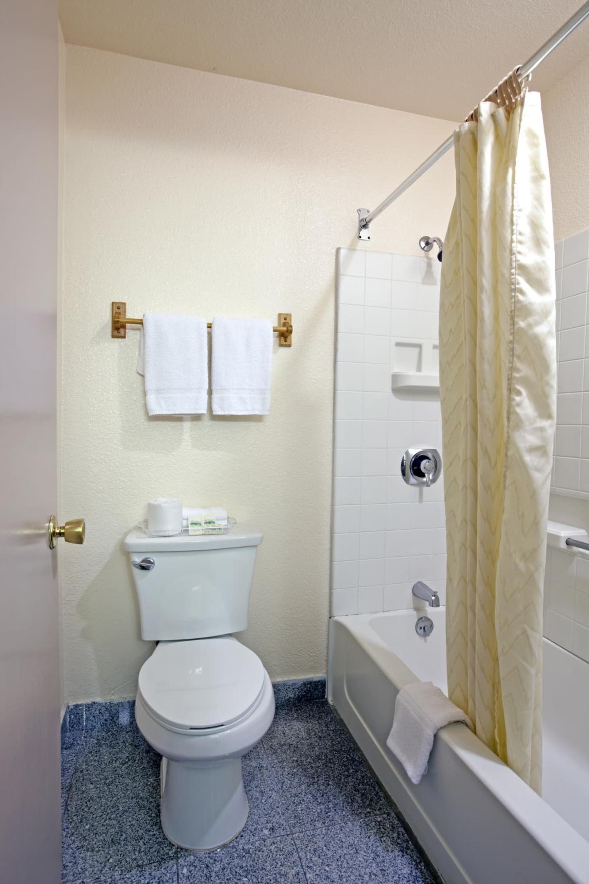 National 9 Inn - Placerville gallery photo in Placerville, CA — image 11