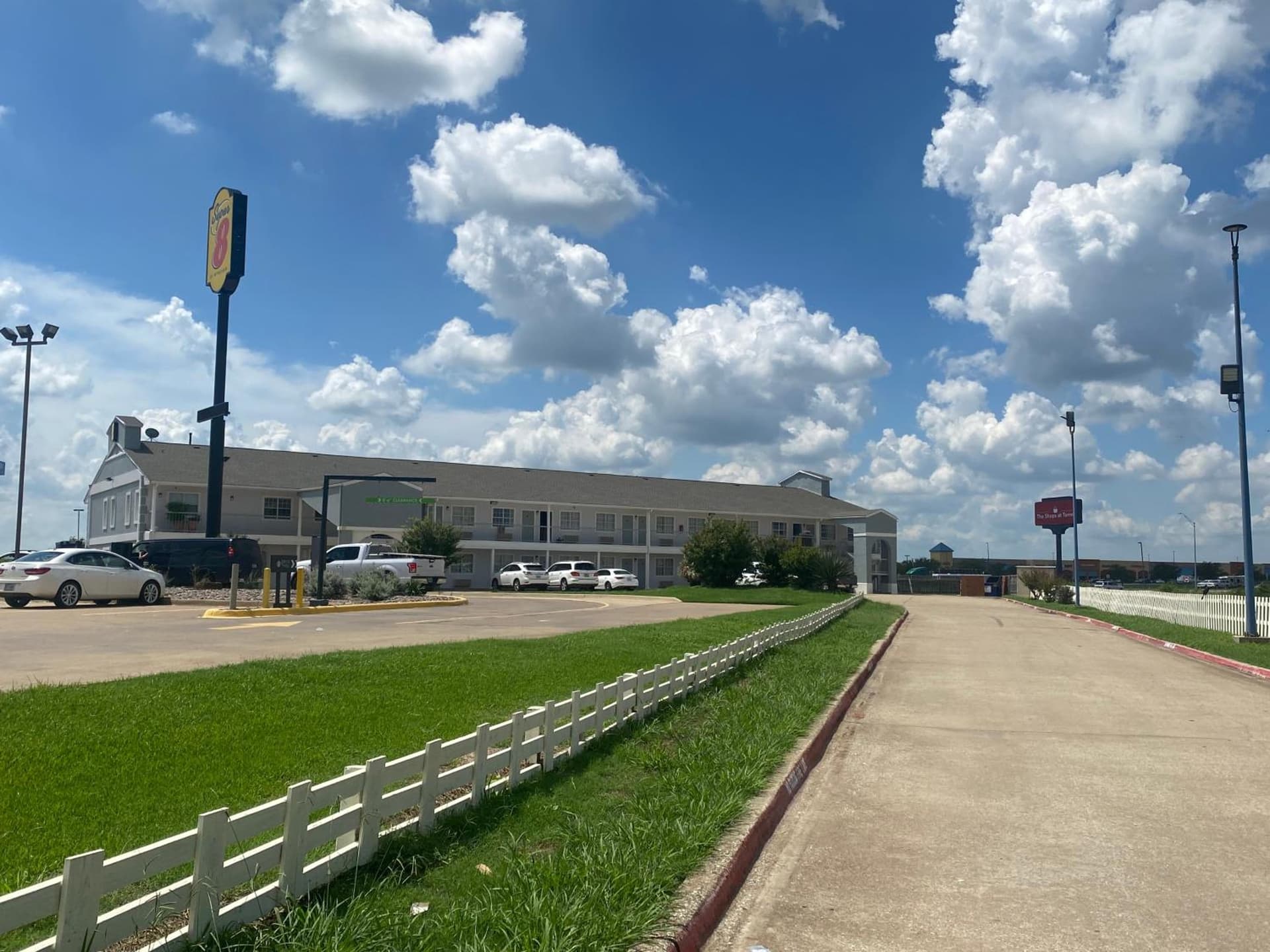 Super 8 by Wyndham Terrell gallery photo in Terrell, TX — image 12