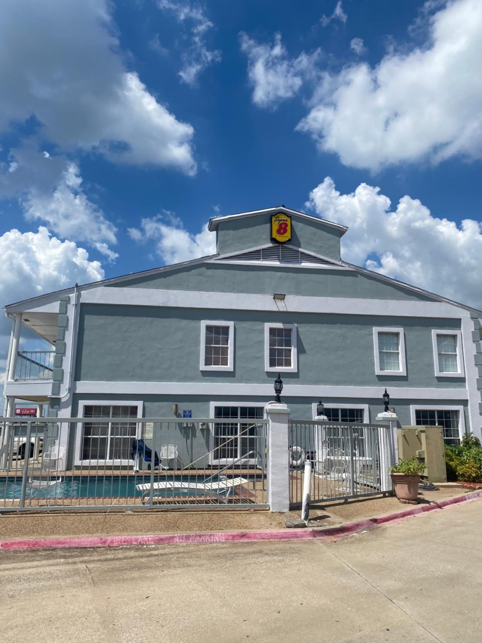 Super 8 by Wyndham Terrell gallery photo in Terrell, TX — image 18