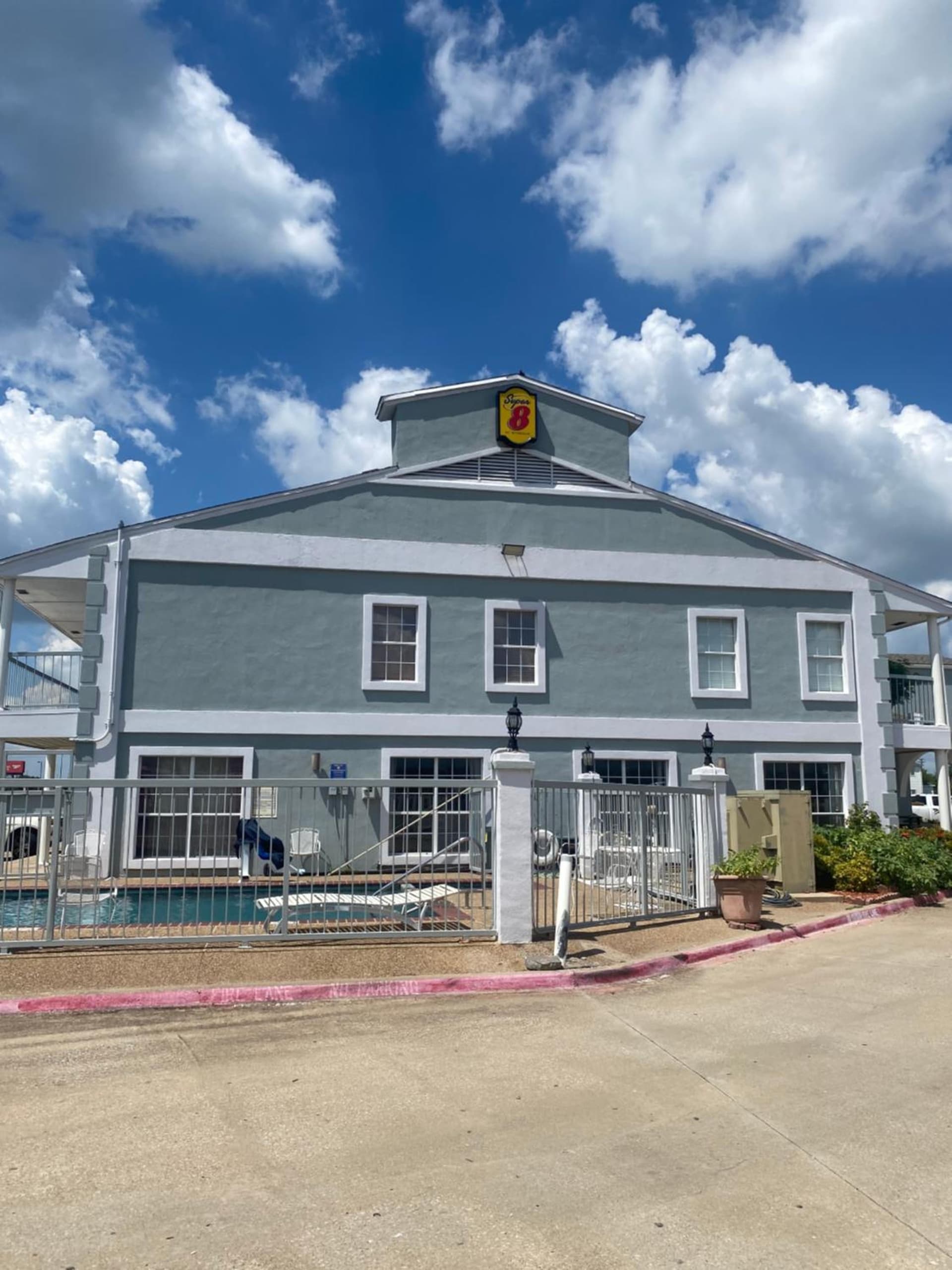 Super 8 by Wyndham Terrell gallery photo in Terrell, TX — image 13
